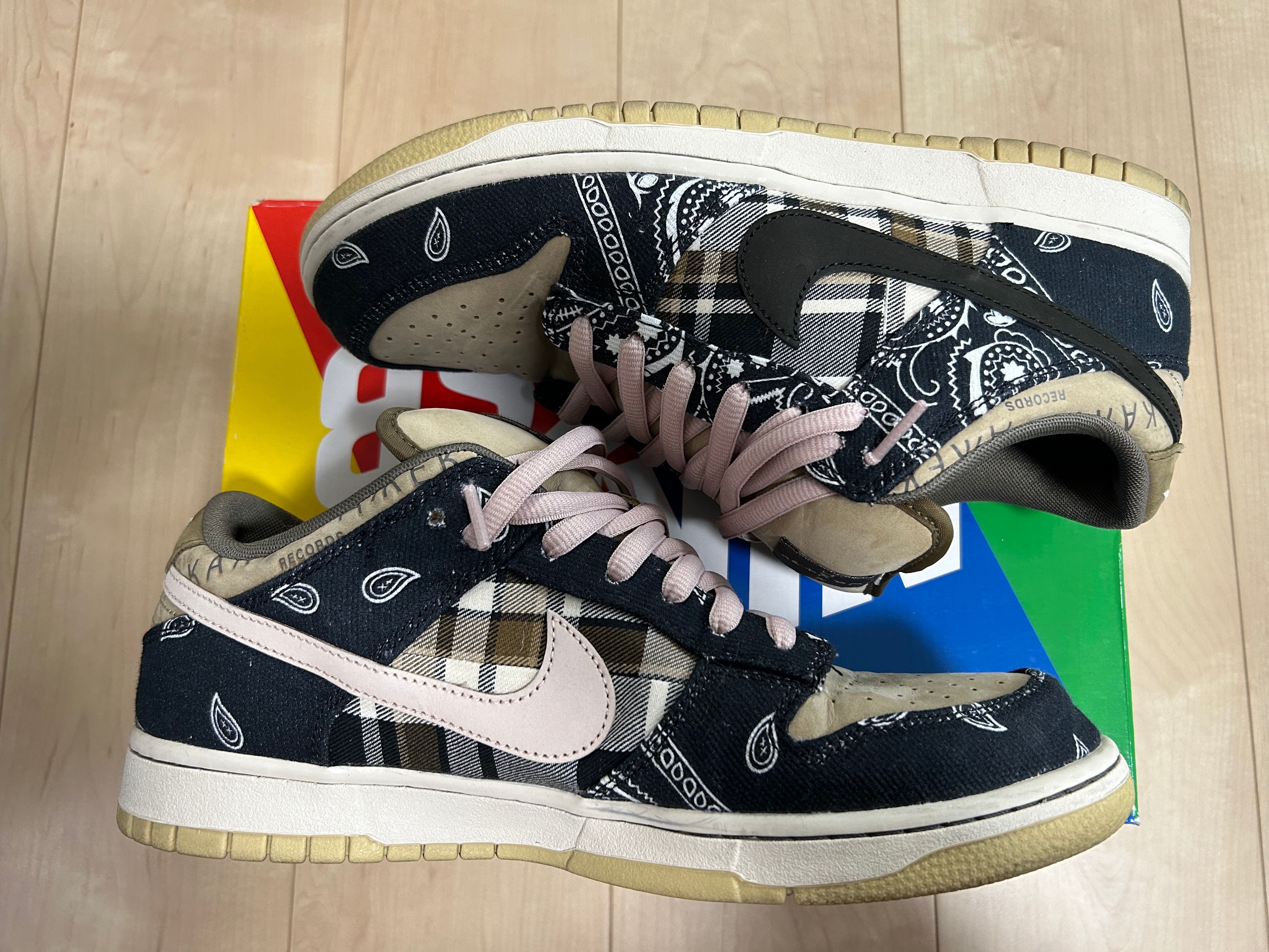 Travis Scott × Nike SB Dunk Low "Black/Parachute Beige"