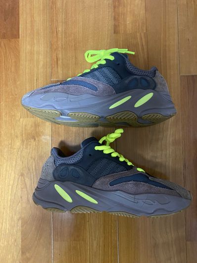 YEEZY BOOST 700 WAVE RUNNER DARK GREY