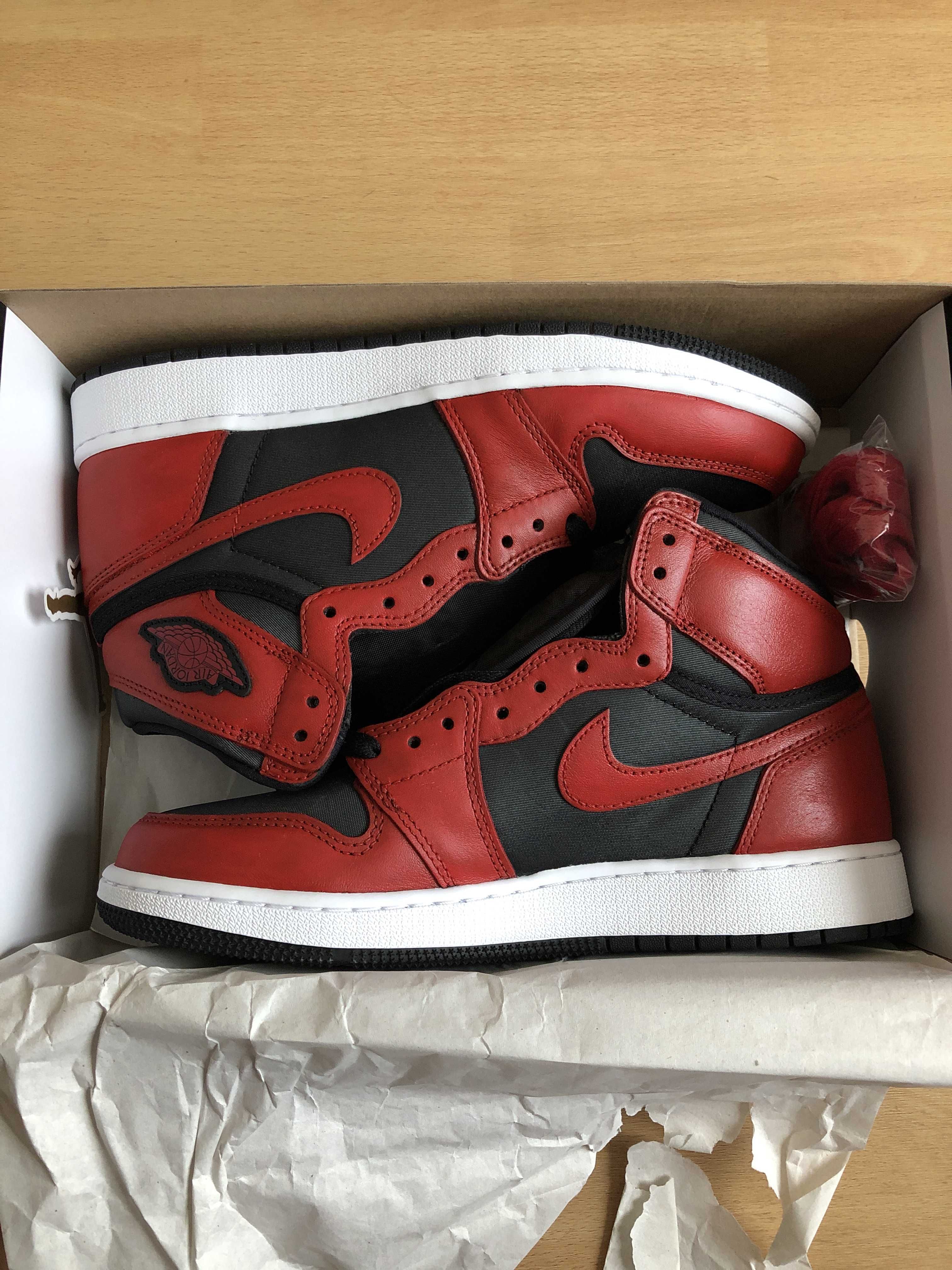 Nike Air Jordan 1 Retro High OG "Black/Metallic Silver/Gym Red"  