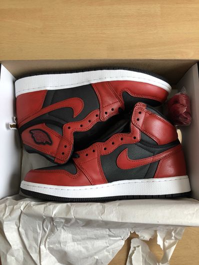 Nike Air Jordan 1 Retro High OG "Black/Metallic Silver/Gym Red"