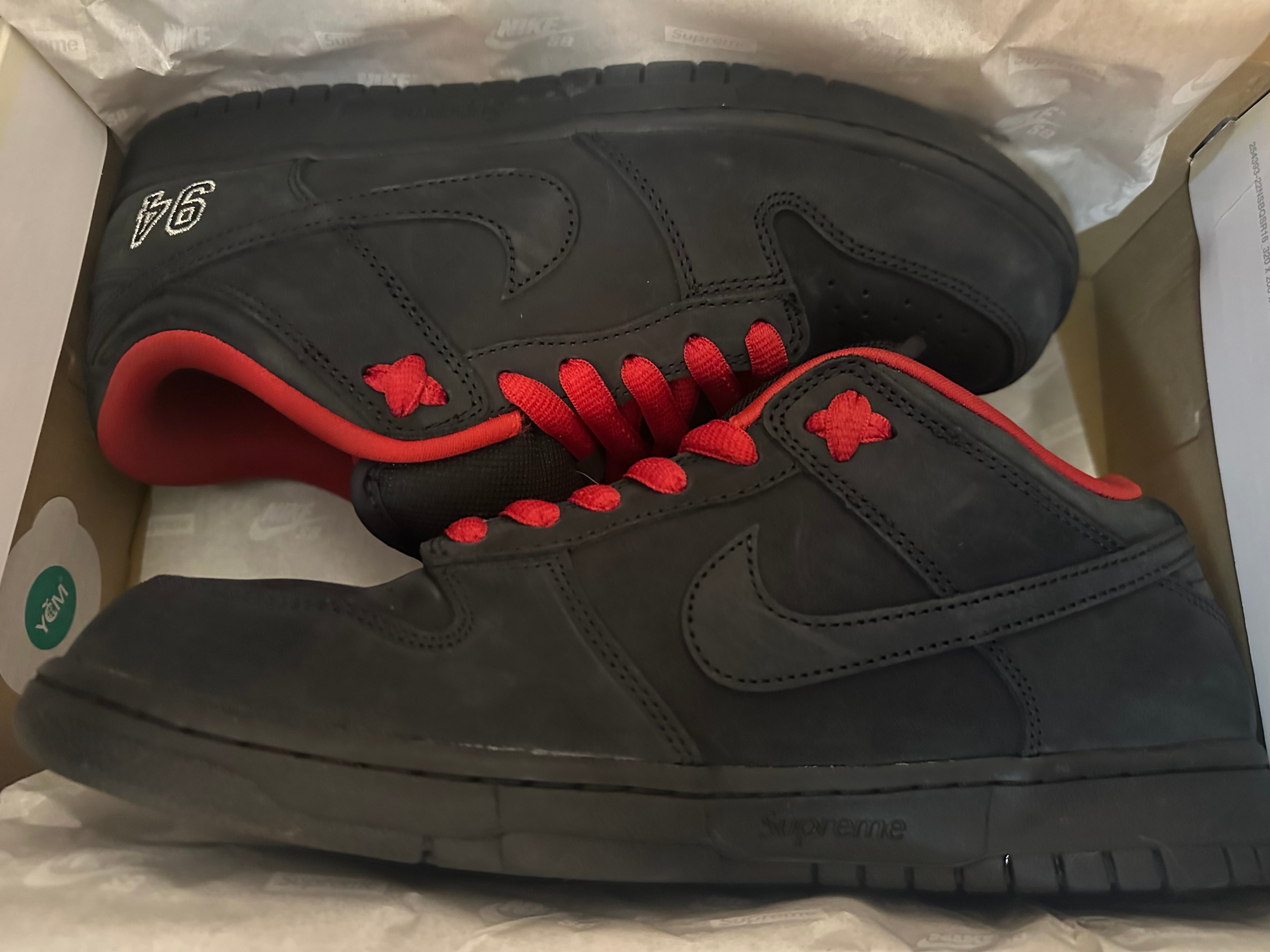 Supreme × Nike SB Dunk Low "Black" (25FW Week2)