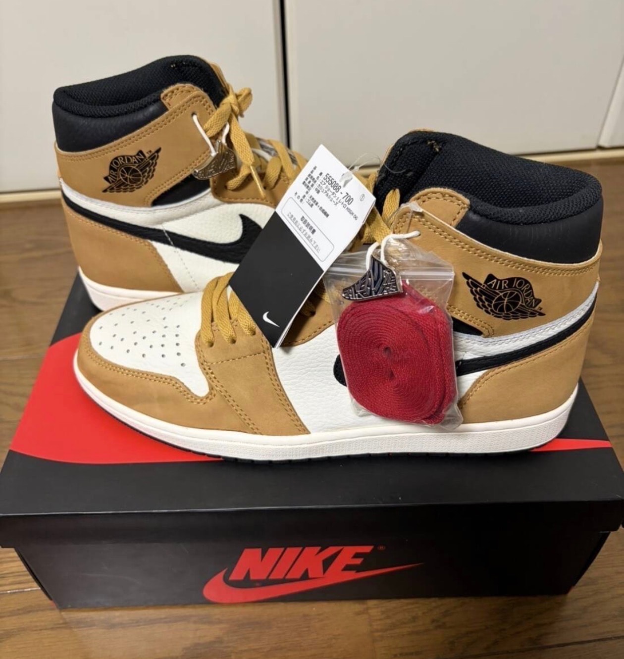 ナイキ エアジョーダン1 レトロ ハイ OG "ルーキー オブ ザ イヤー"