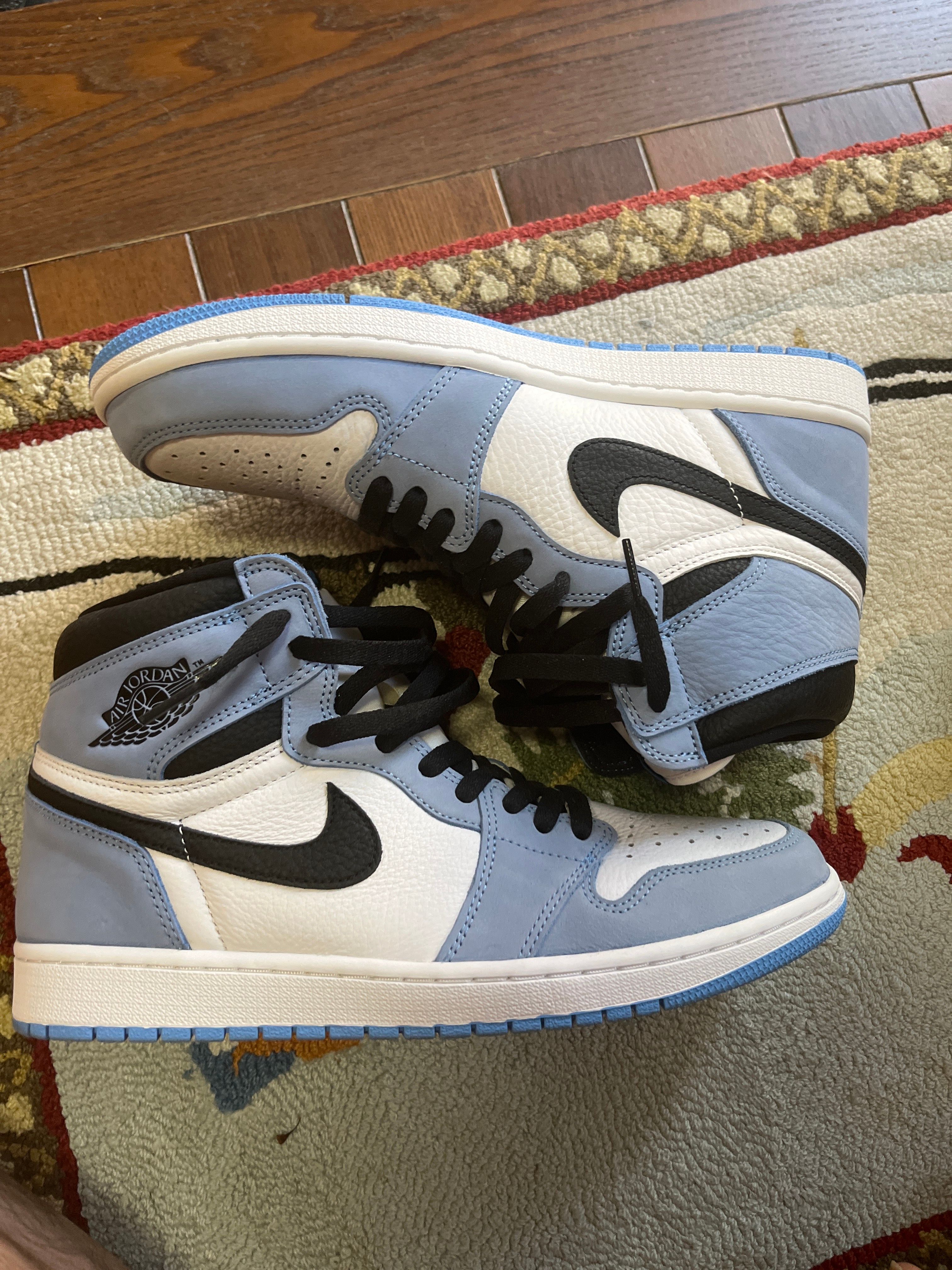 Nike Air Jordan 1 High OG "University Blue"