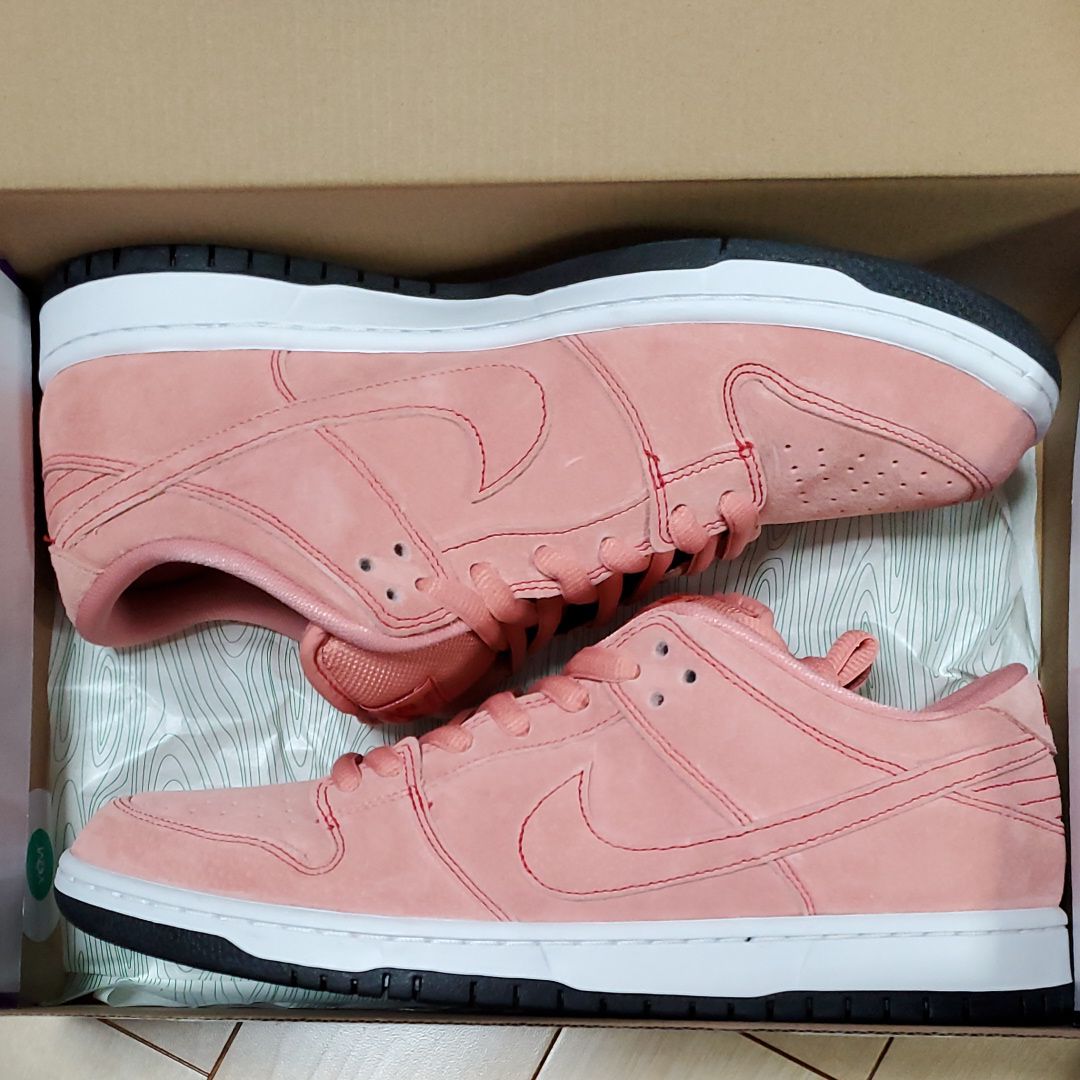 Nike SB Dunk Low "Pink Pig"