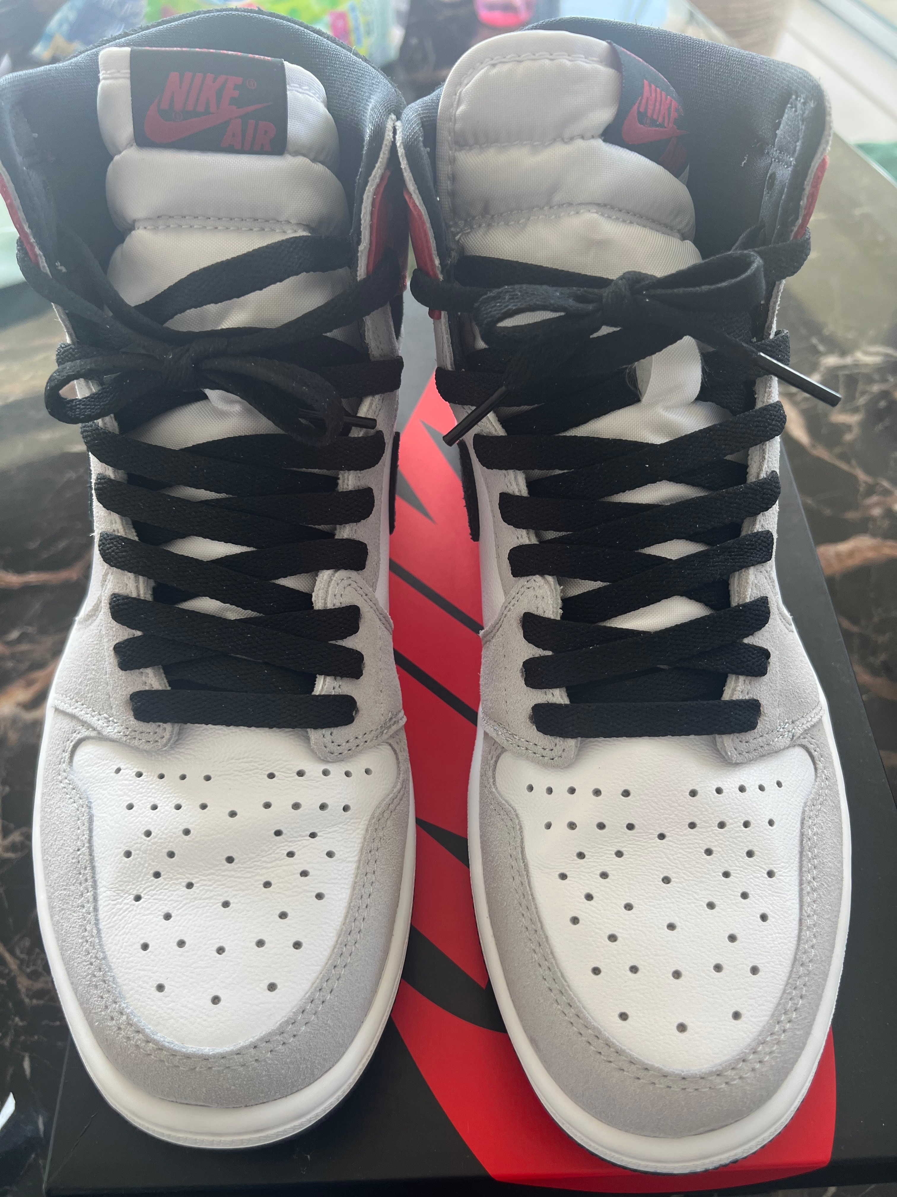 ナイキ エアジョーダン1 ハイ OG "ホワイト/ブラック/ライトスモークグレー"