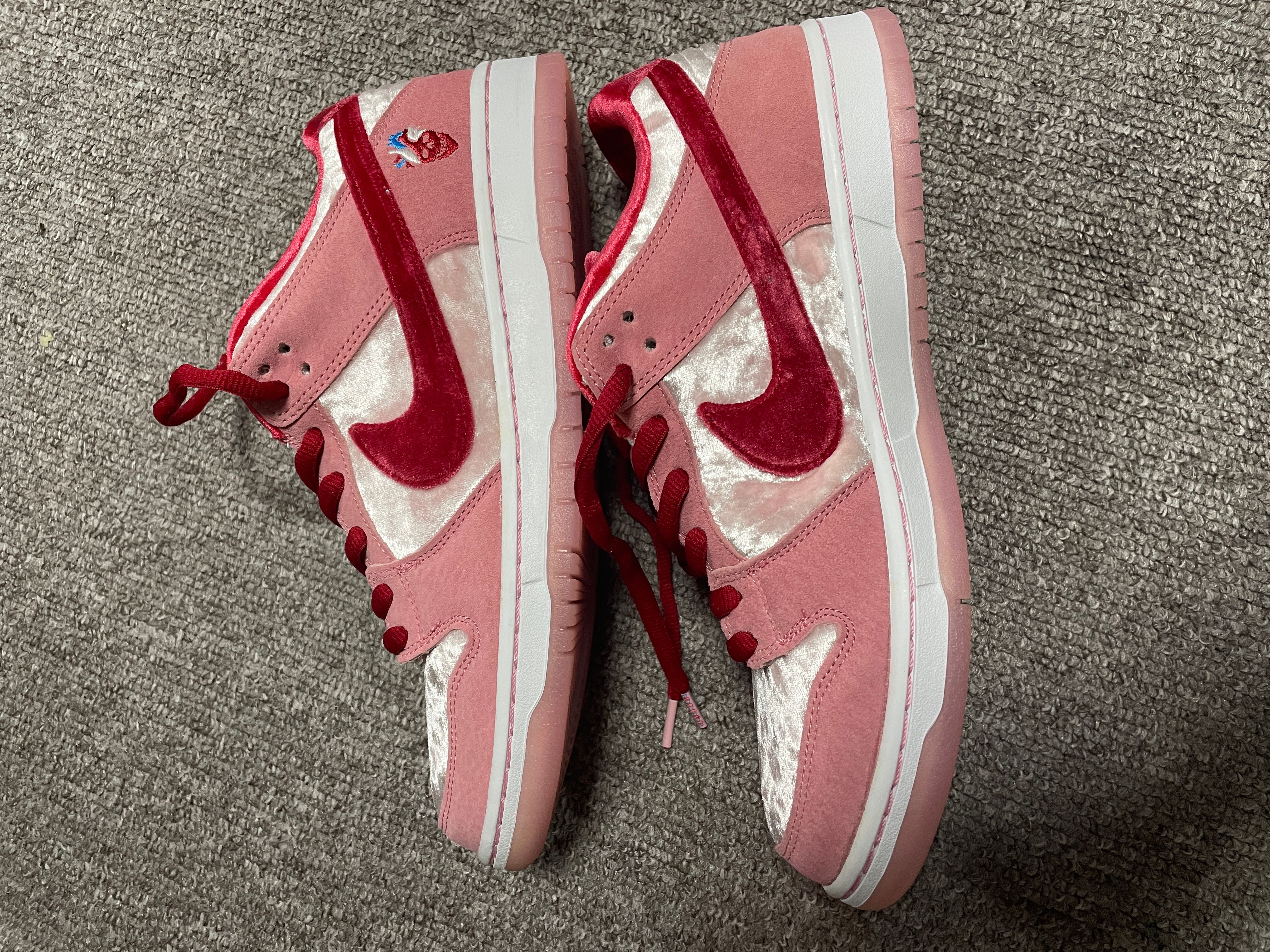 Strangelove × Nike SB Dunk Low "Valentine’s Day"