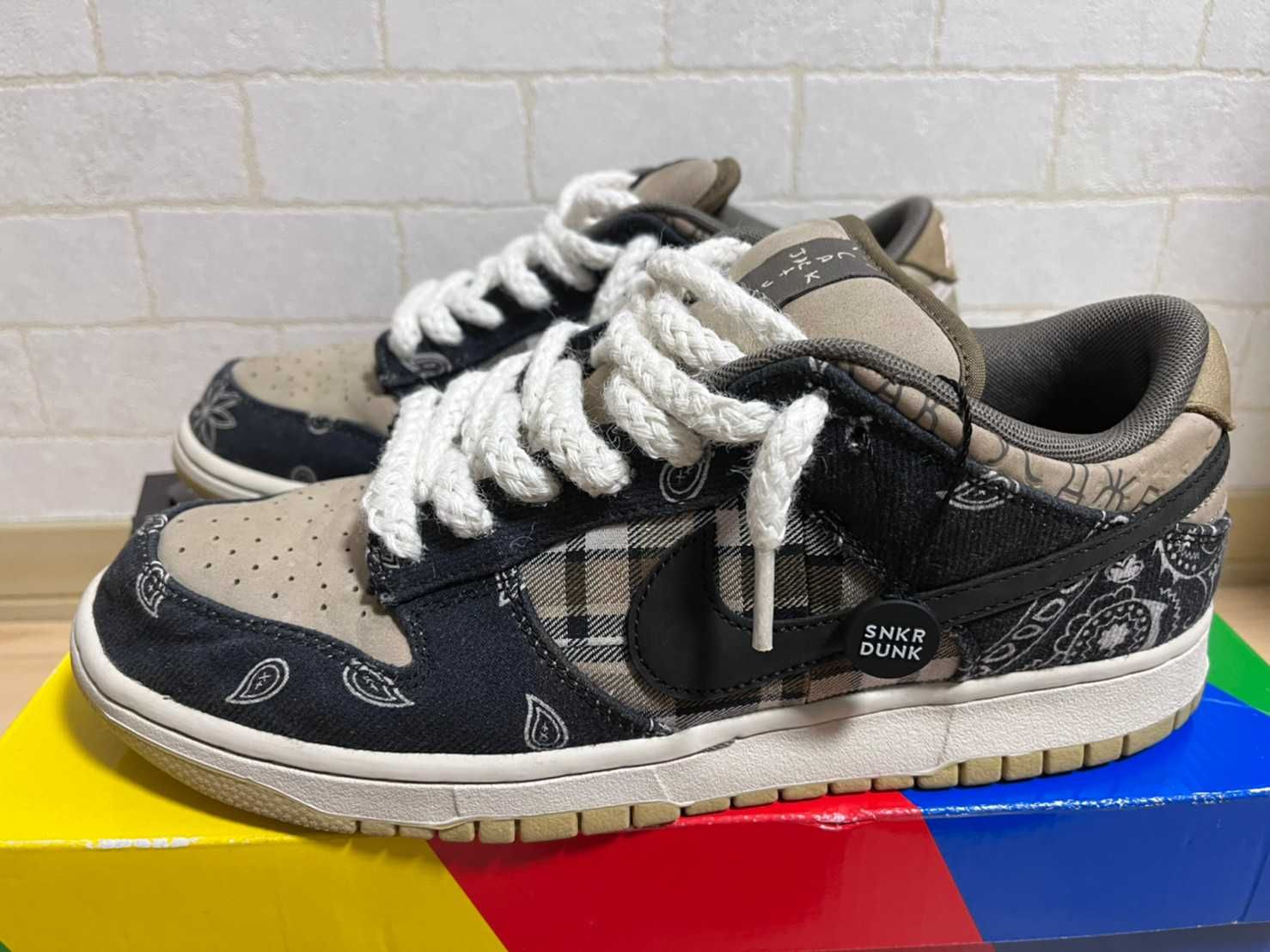 Travis Scott × Nike SB Dunk Low "Black/Parachute Beige"