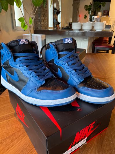 Nike Air Jordan 1 Retro High OG "Dark Marina Blue"
