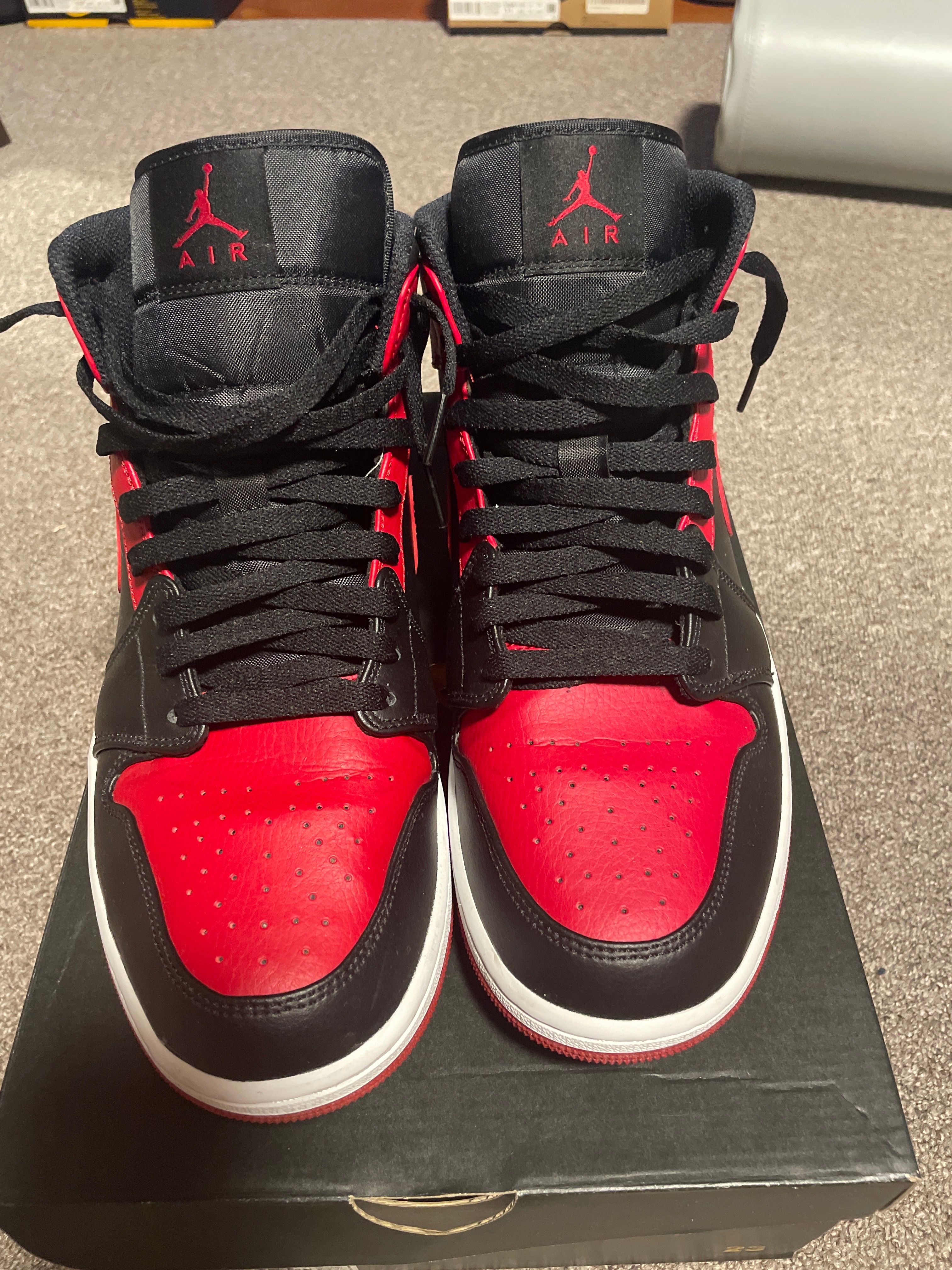 Nike Air Jordan 1 Mid "Bred"
