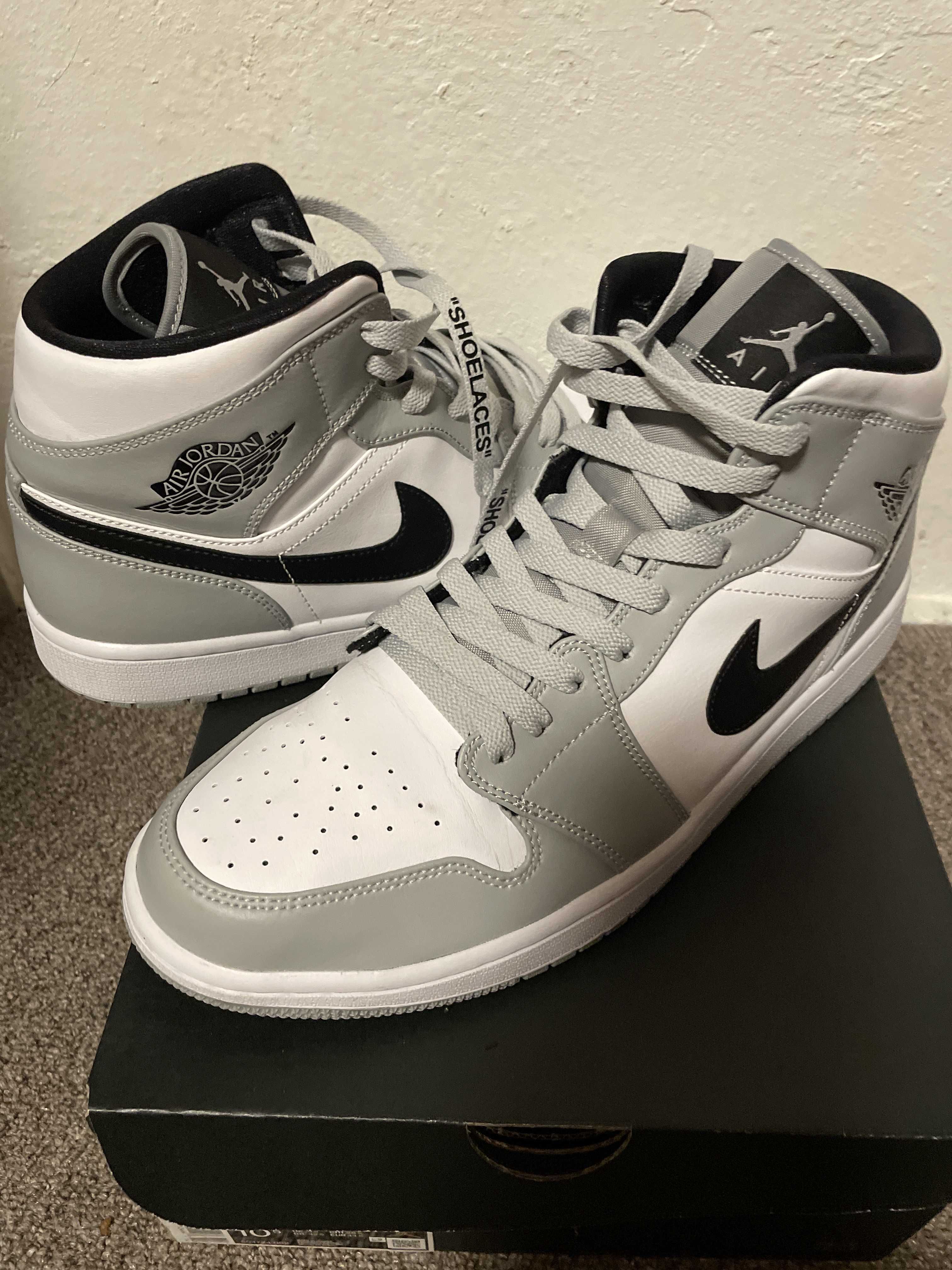 Nike Air Jordan 1 Mid "Light Smoke Grey/White/Black"