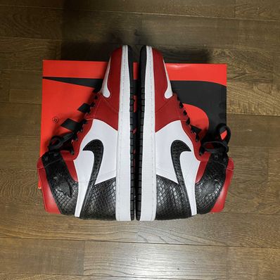 Nike Women's Air Jordan 1 High OG "Satin Red"