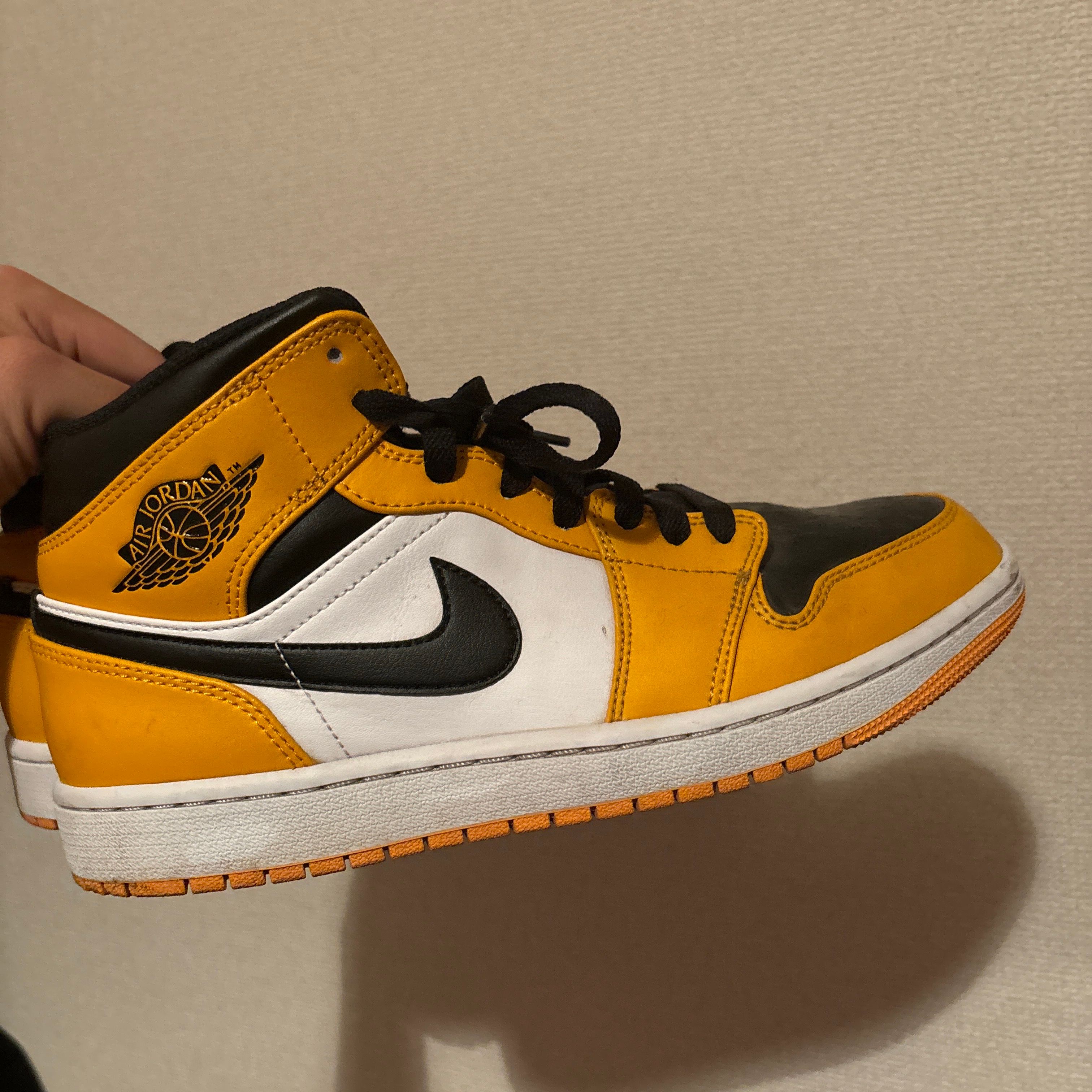 Nike Air Jordan 1 Mid "Taxi"