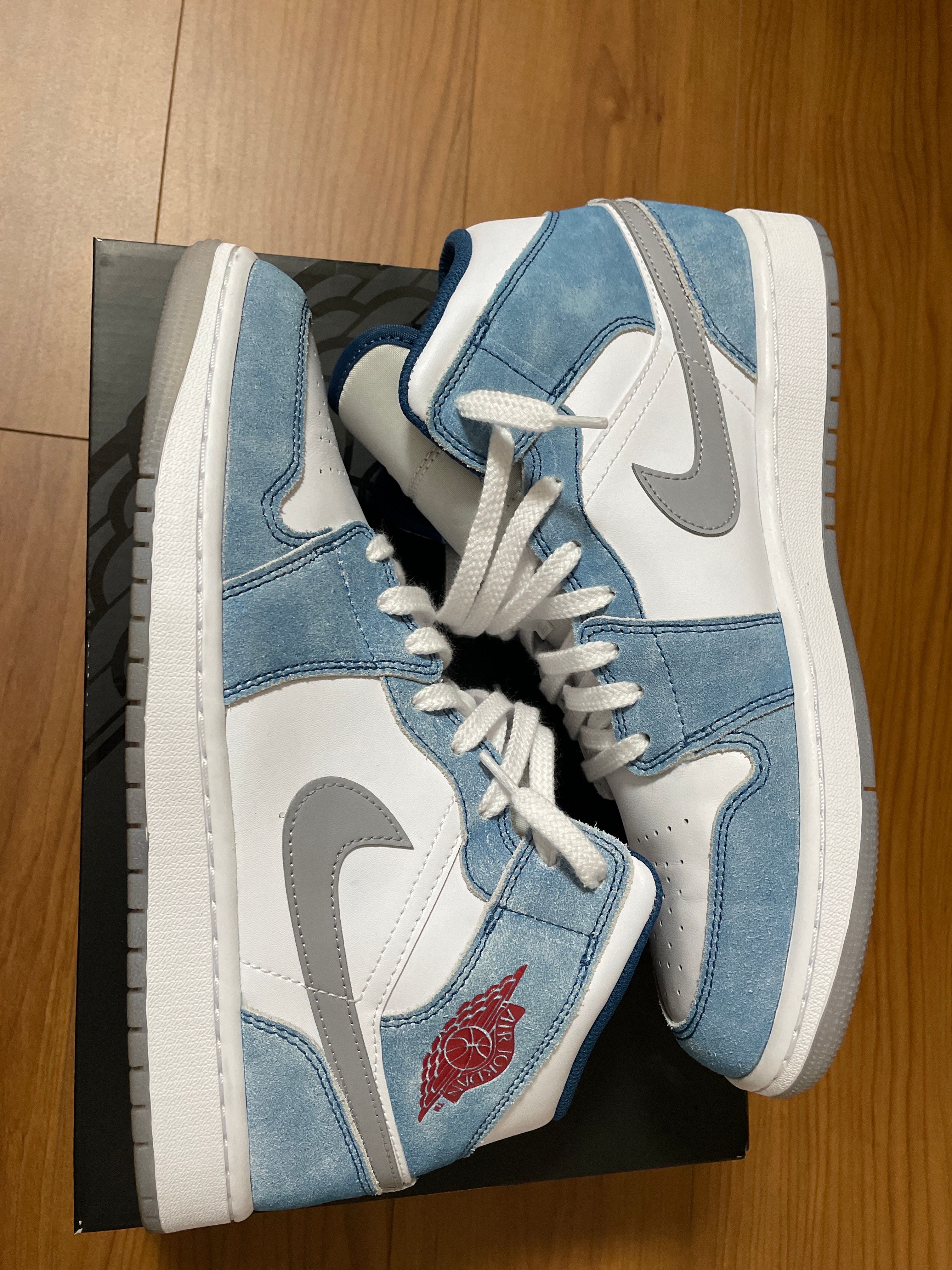 Nike Air Jordan 1 Mid SE "White/Hyper Royal/Red"