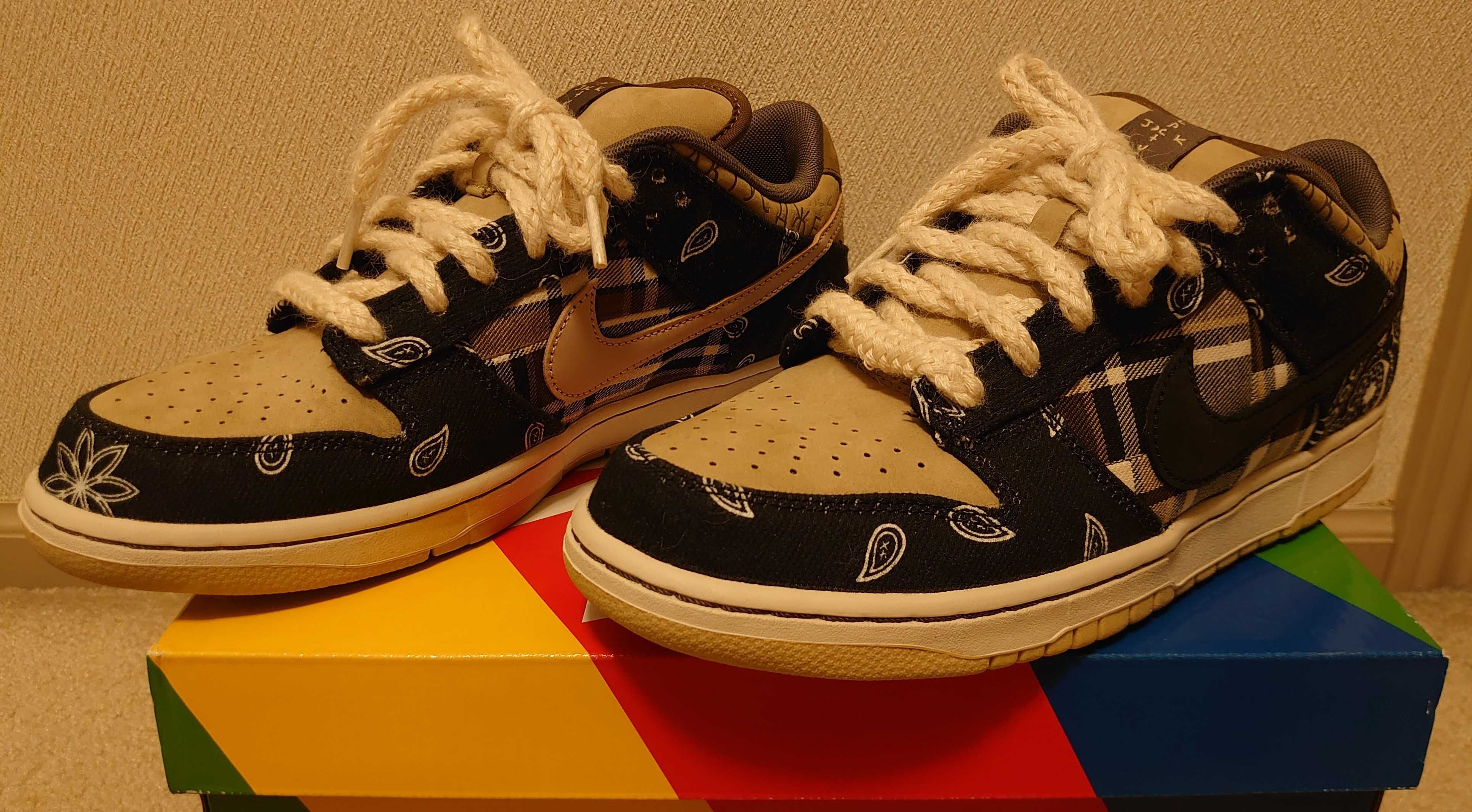 Travis Scott × Nike SB Dunk Low "Black/Parachute Beige"