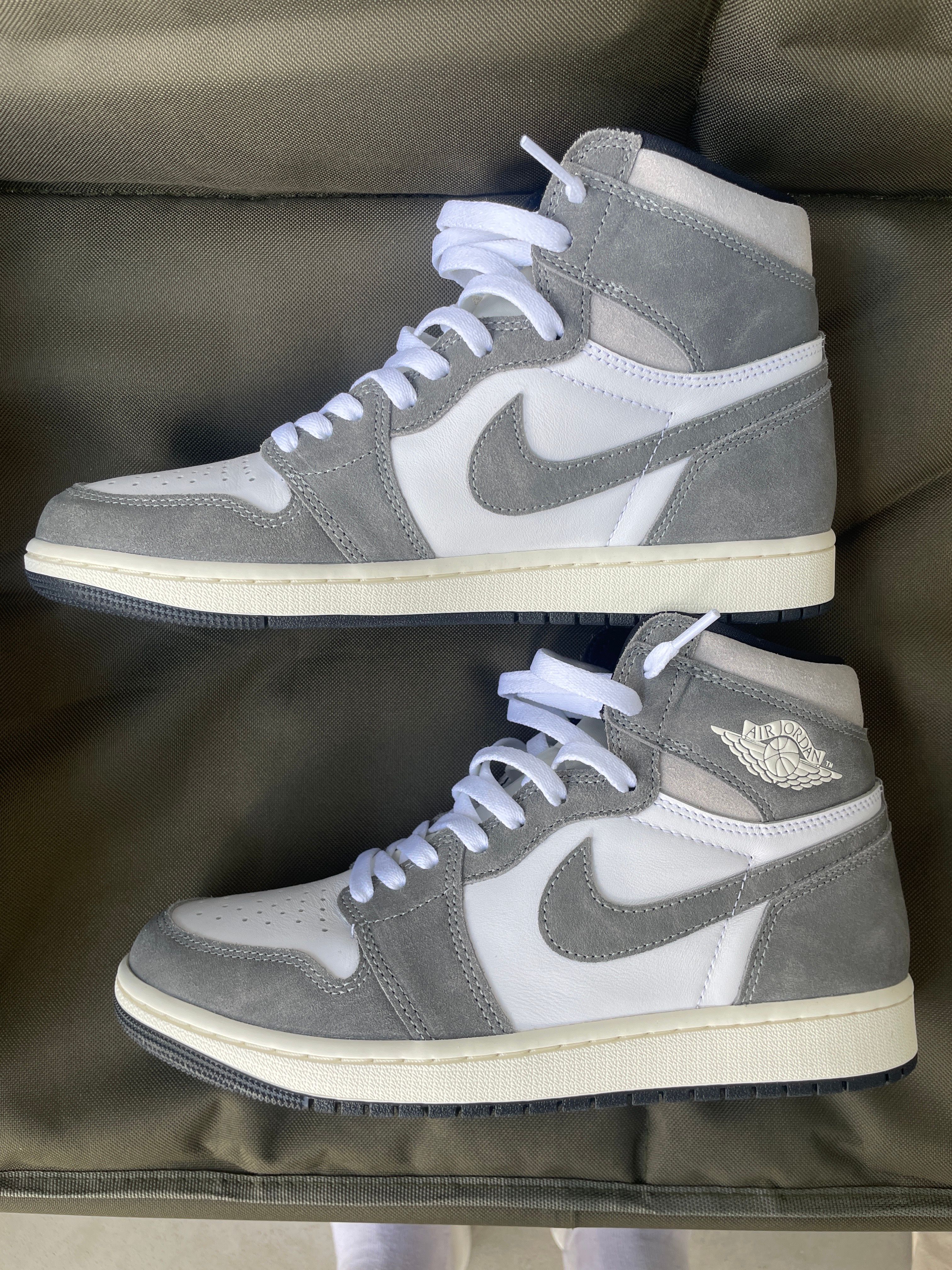 Nike Air Jordan 1 Retro High OG "Black and Smoke Grey"