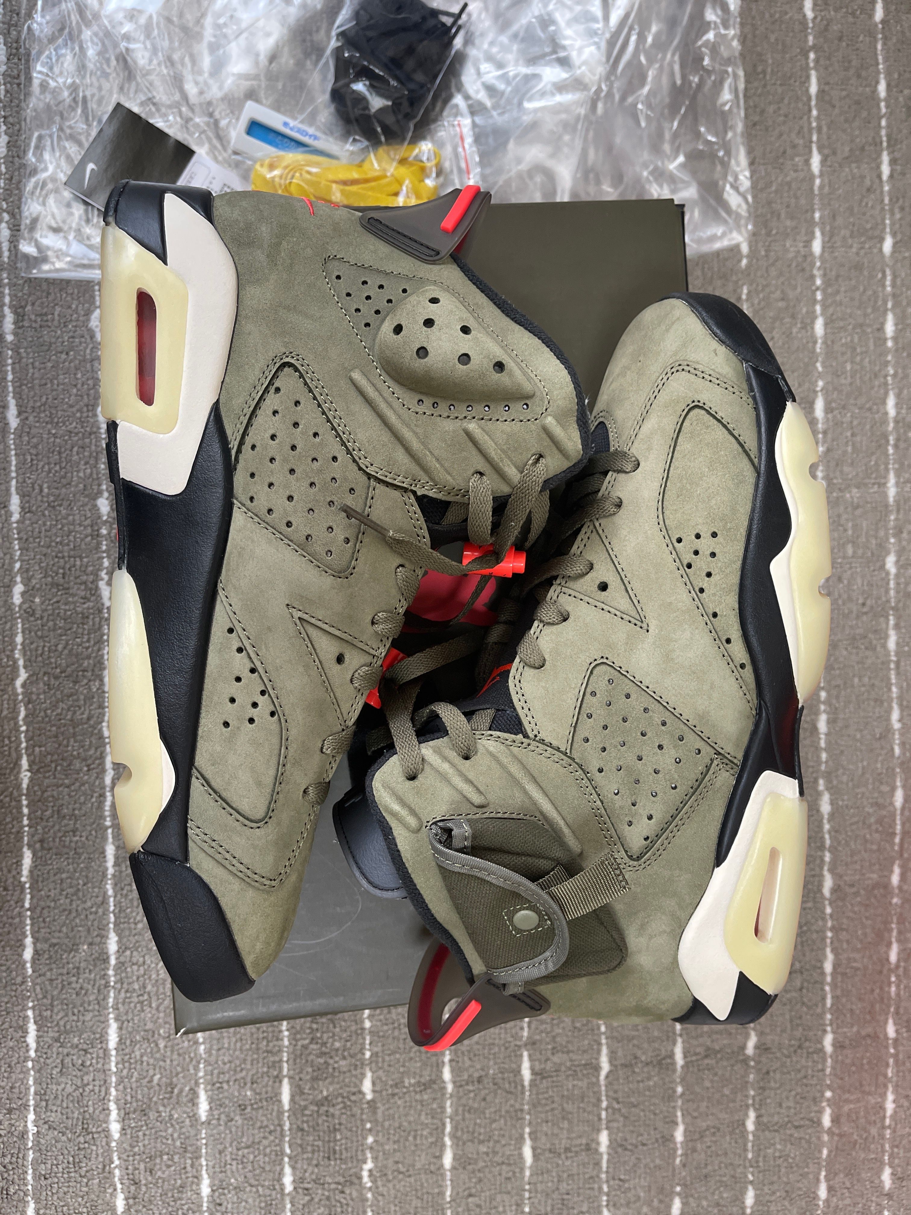 Travis Scott × Nike Air Jordan 6 Retro "Medium Olive"