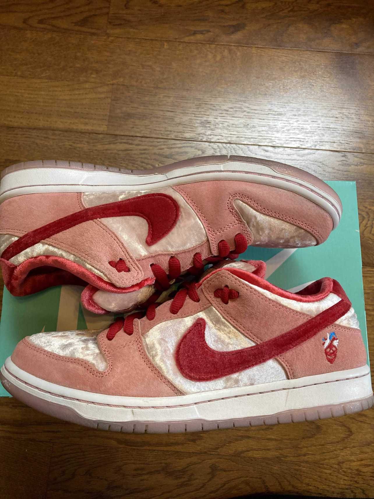 Strangelove × Nike SB Dunk Low "Valentine’s Day"
