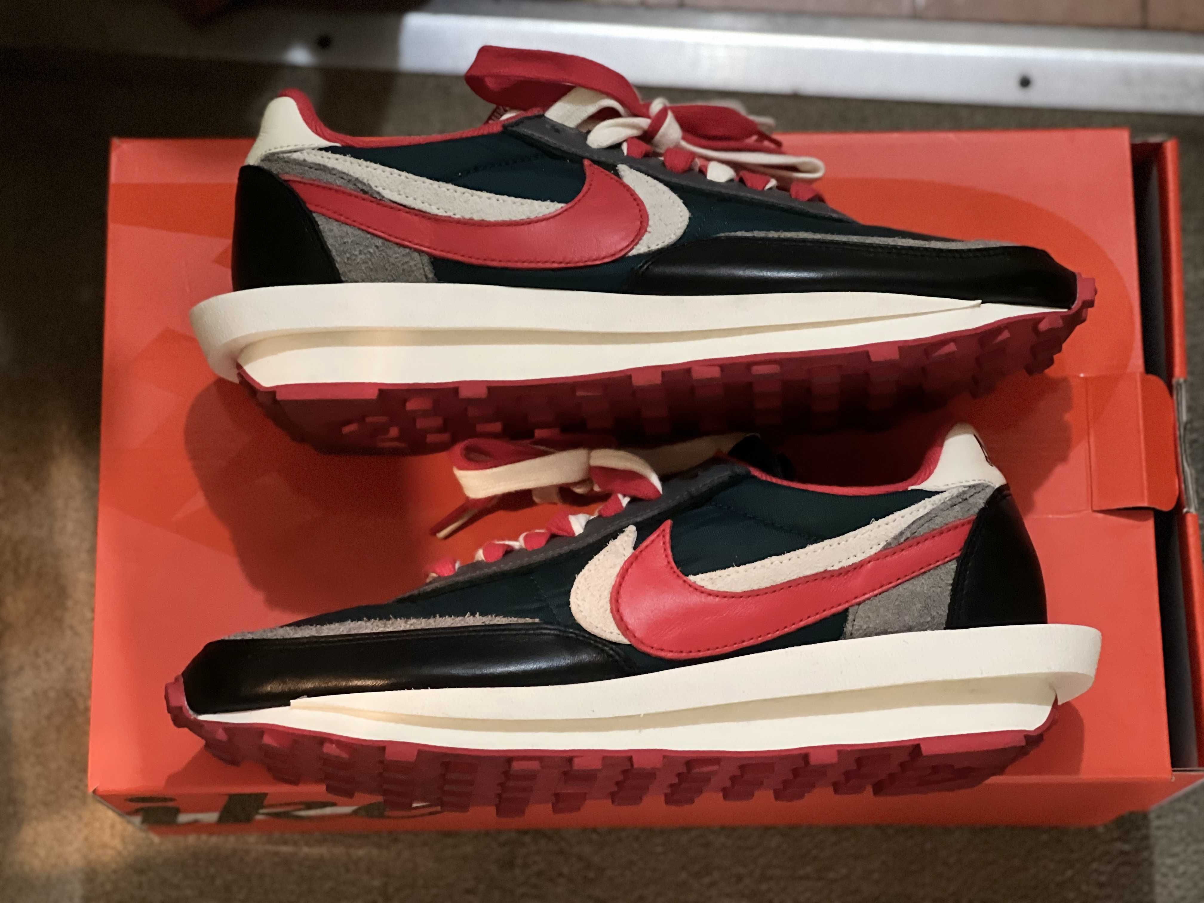 UNDERCOVER × sacai × Nike LD Waffle "Midnight Spruce/Pale Ivory-Dark Grey-University Red"