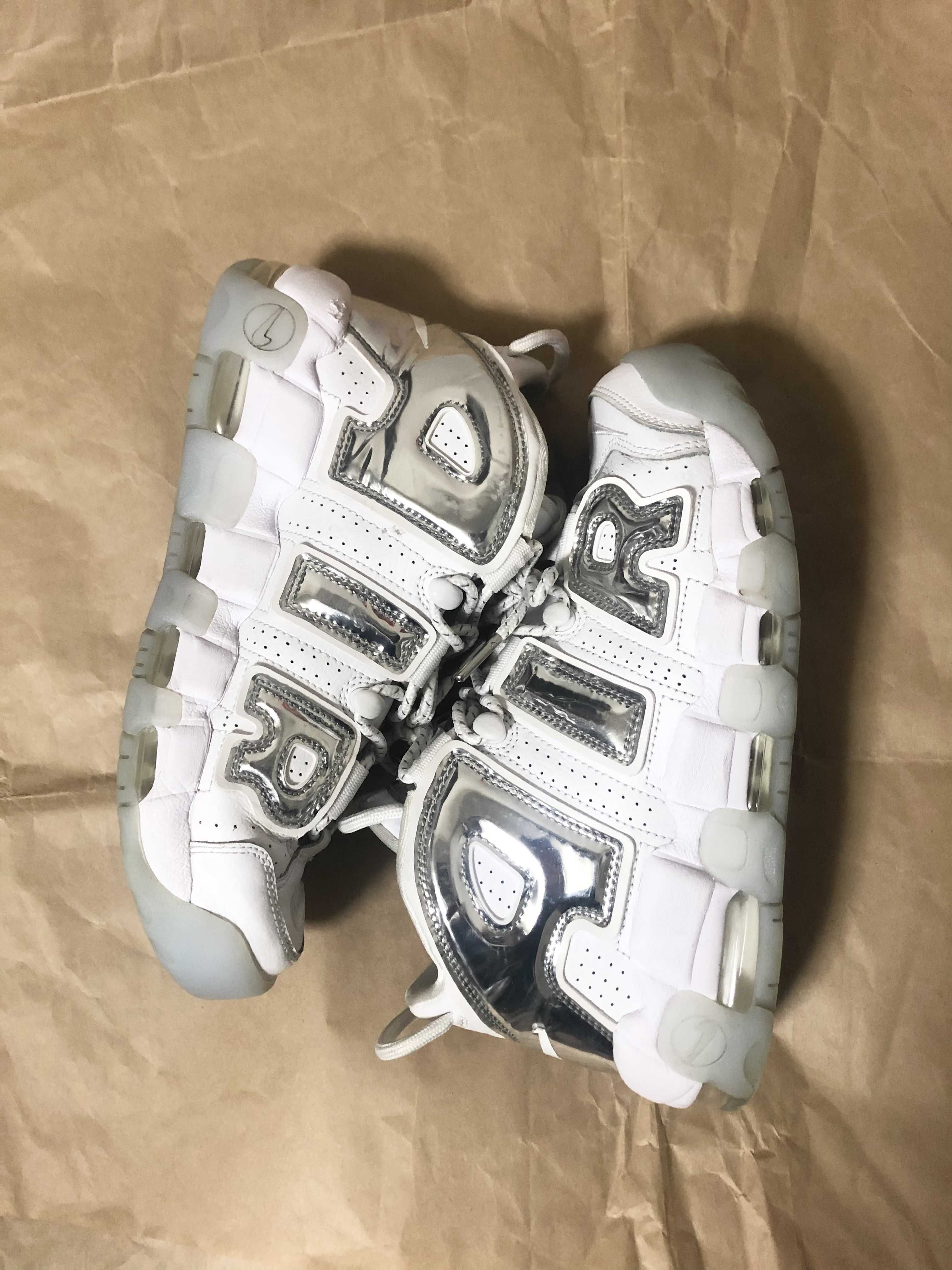 NIKE Women's AIR MORE UPTEMPO CHROME WHITE/SILVER