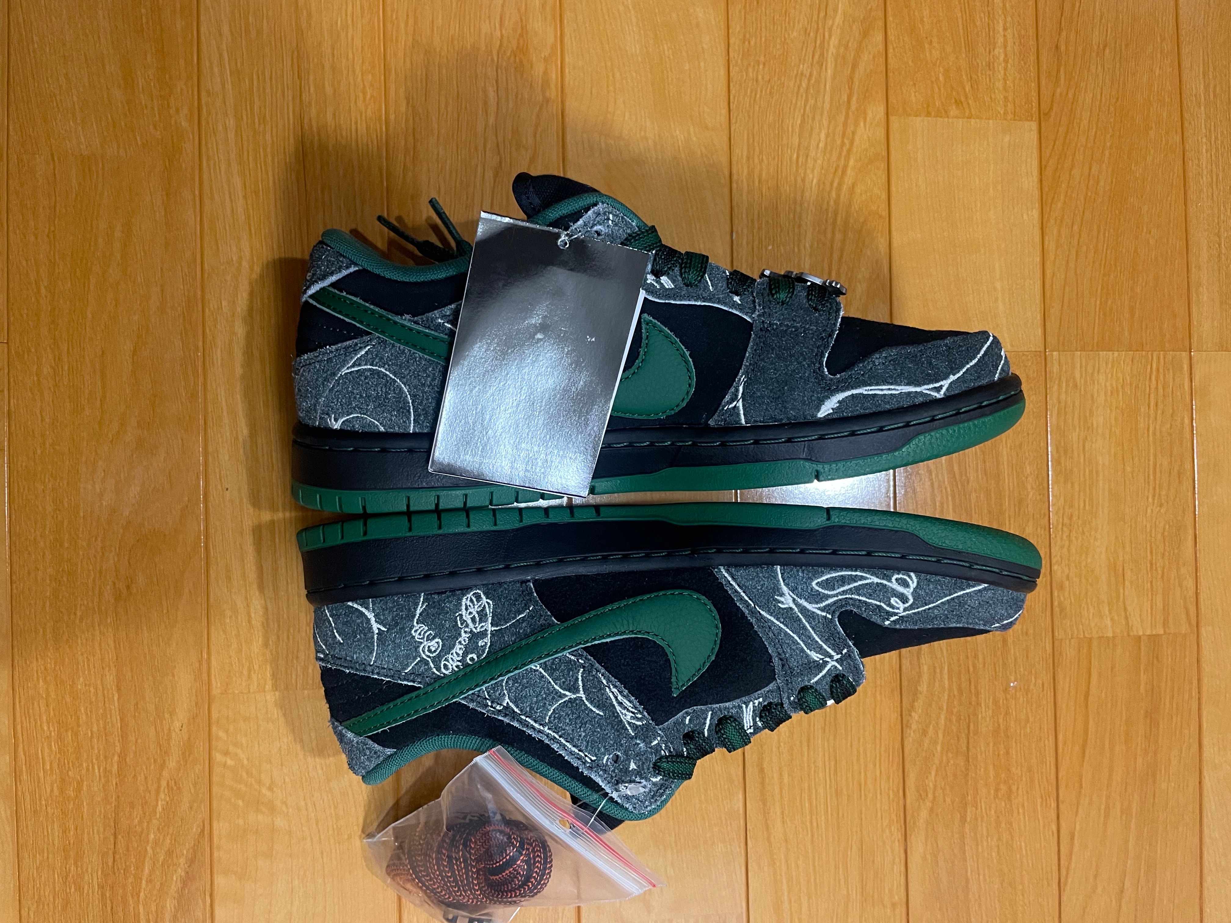 There Skateboards × Nike SB Dunk Low Pro "Anthracite and Gorge Green"