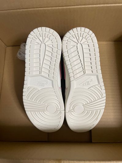 Nike Air Jordan 1 Retro High OG "Sail/University Red"