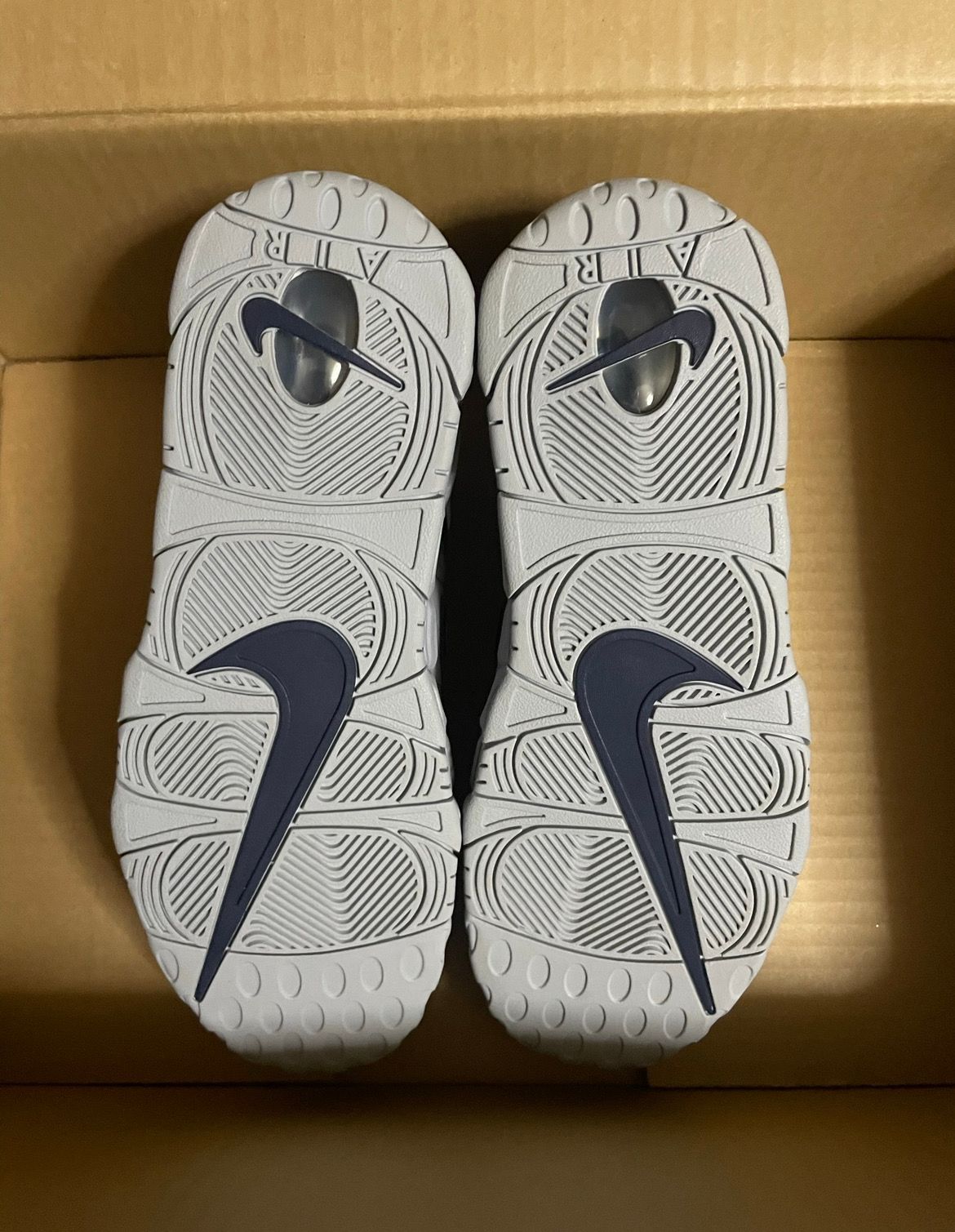 NIKE AIR MORE UPTEMPO "NEW YORK"