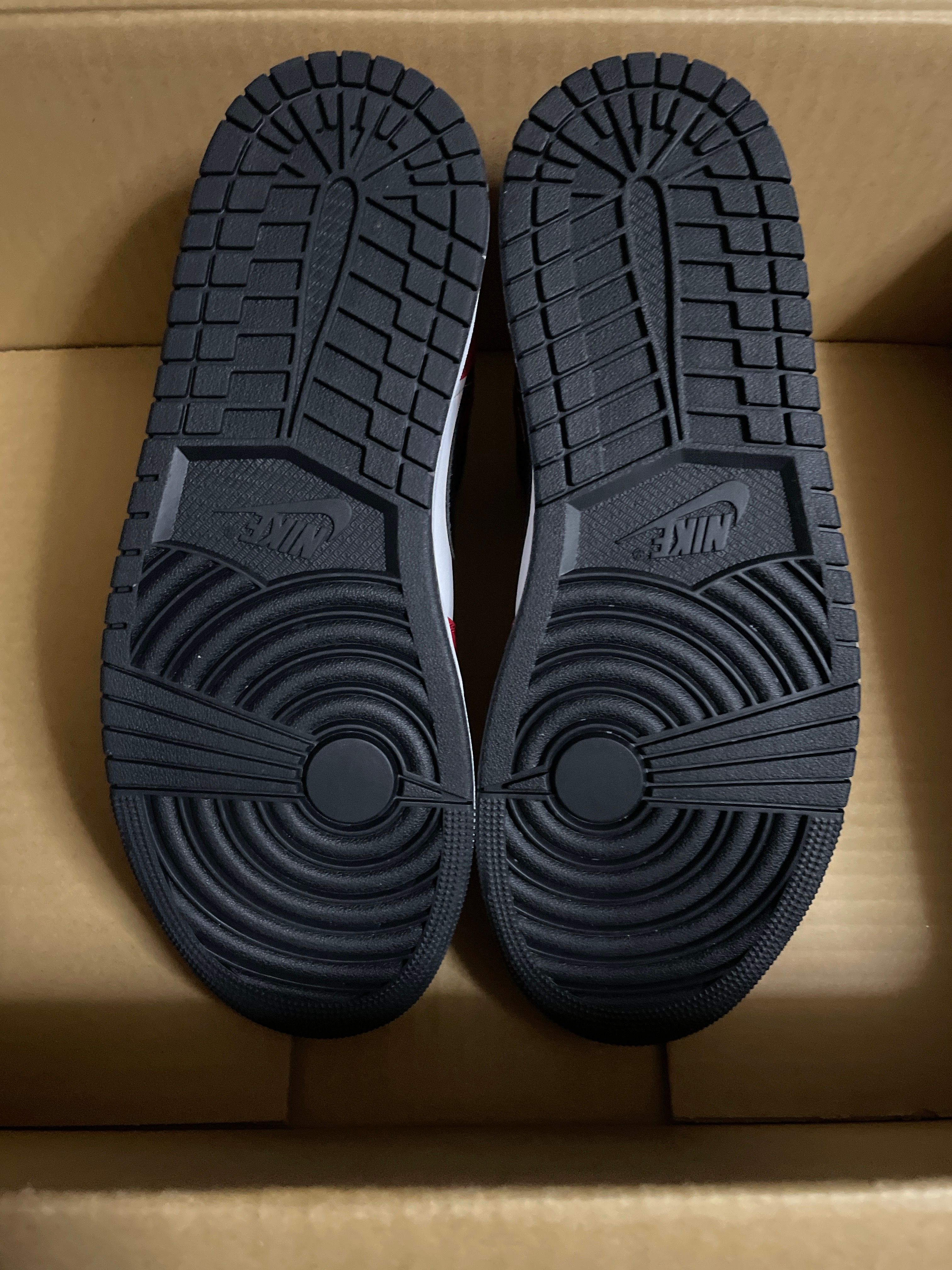 Nike Air Jordan 1 Mid "Chicago Black Toe"