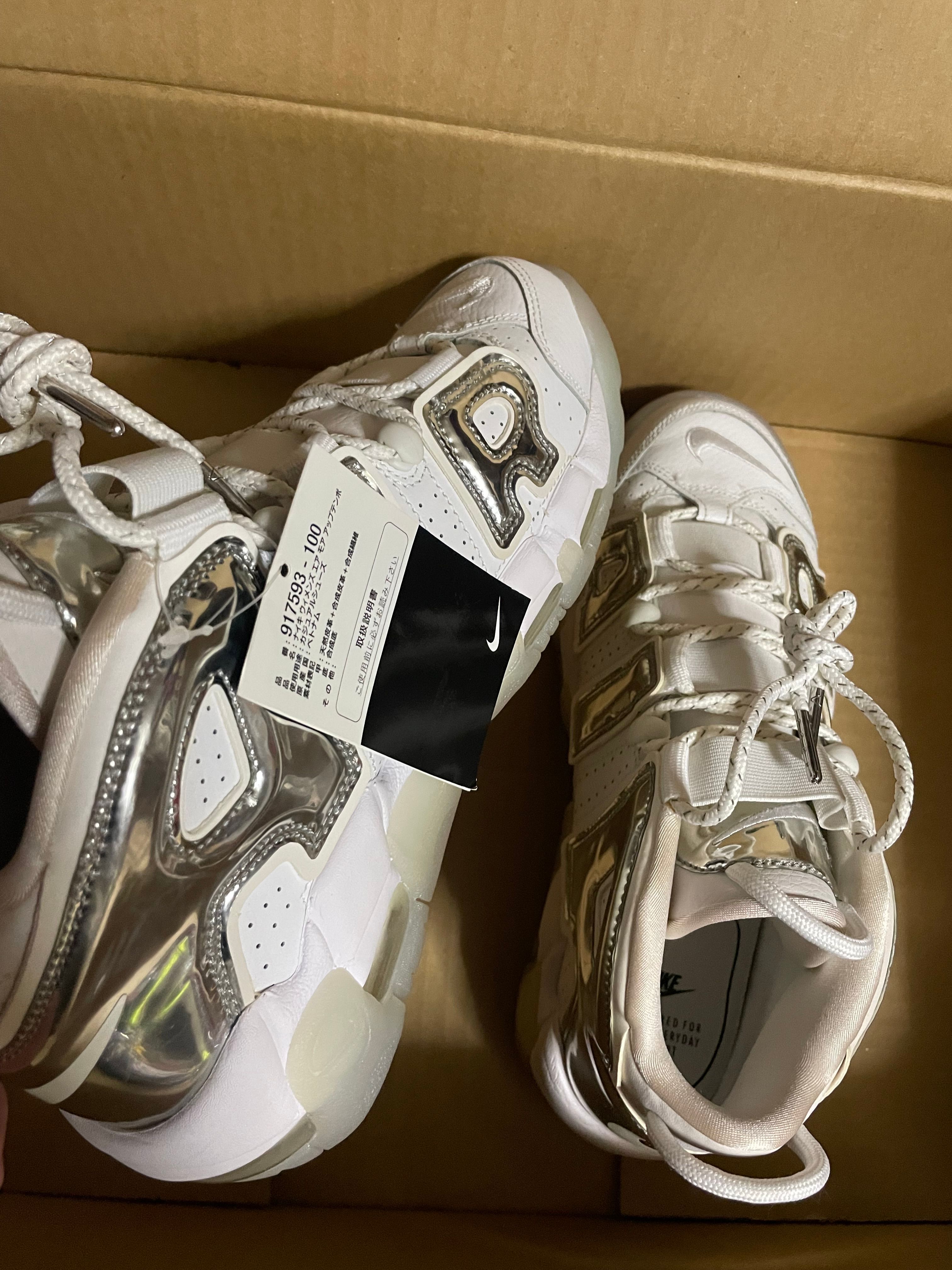 NIKE Women's AIR MORE UPTEMPO CHROME WHITE/SILVER