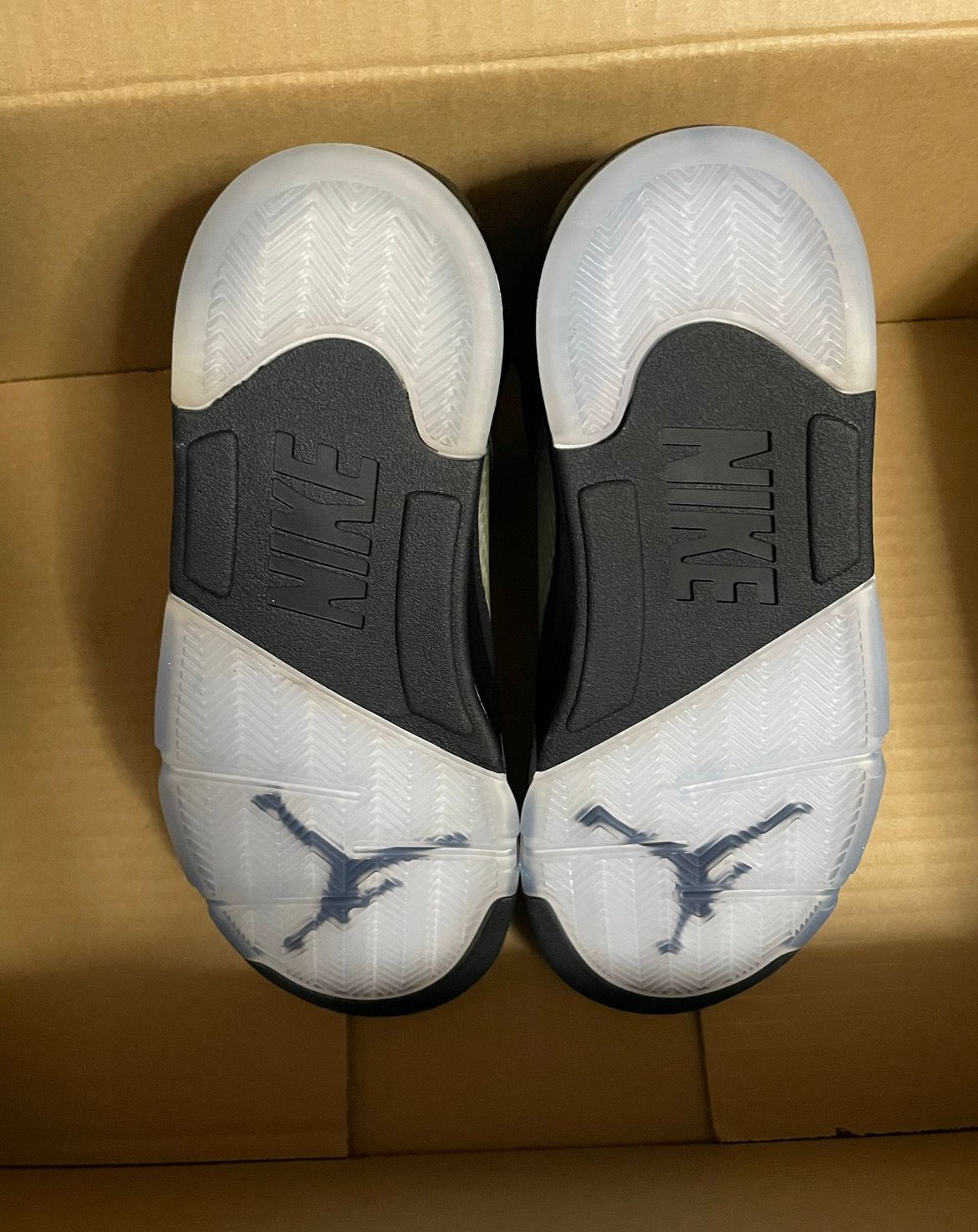 Nike Air Jordan 5 Retro OG "Black/Fire Red/Metallic Silver/White" (2016)