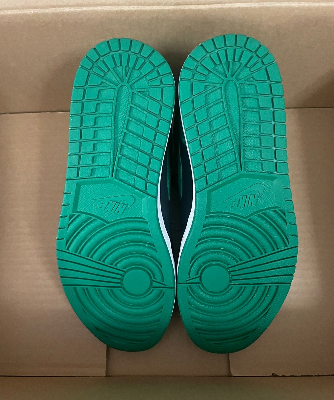 Nike Air Jordan 1 Retro High OG "Black/Pine Green" (2020)