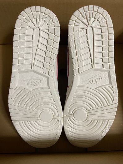 Nike Air Jordan 1 Retro High OG "Sail/University Red"