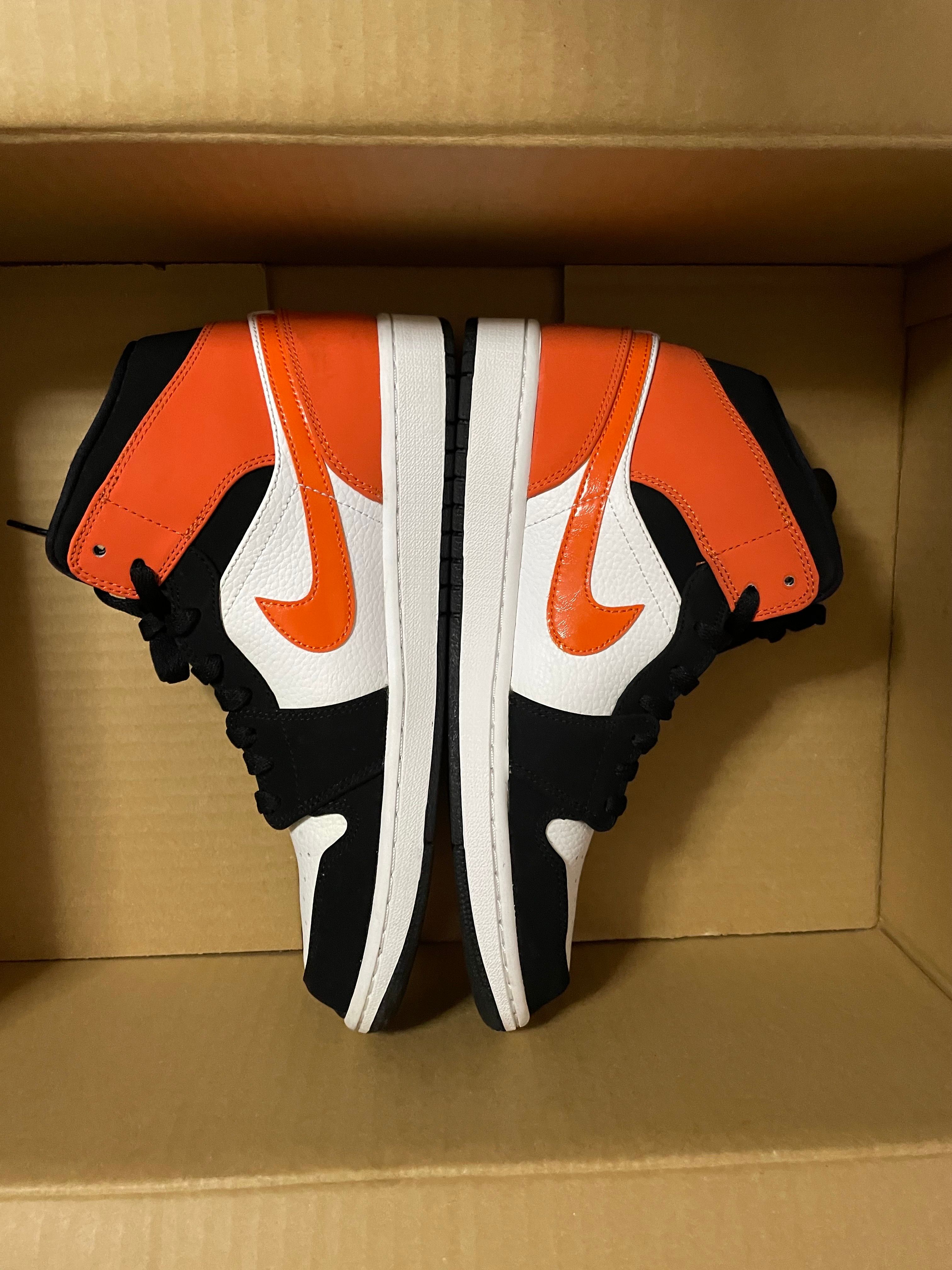 NIKE AIR JORDAN 1 MID "SHATTERED BACKBOARD"