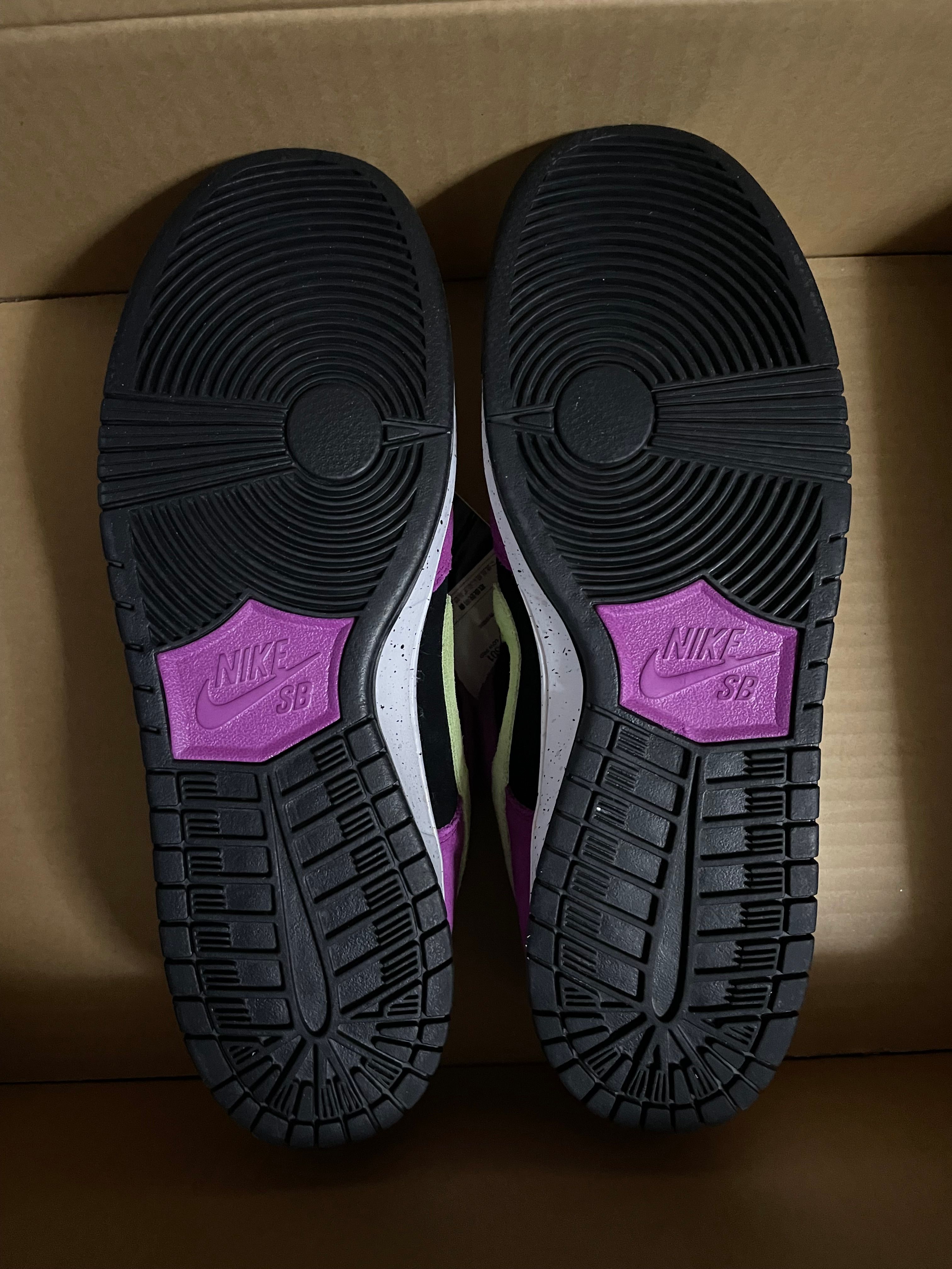 Nike SB Dunk Low "Red Plum"