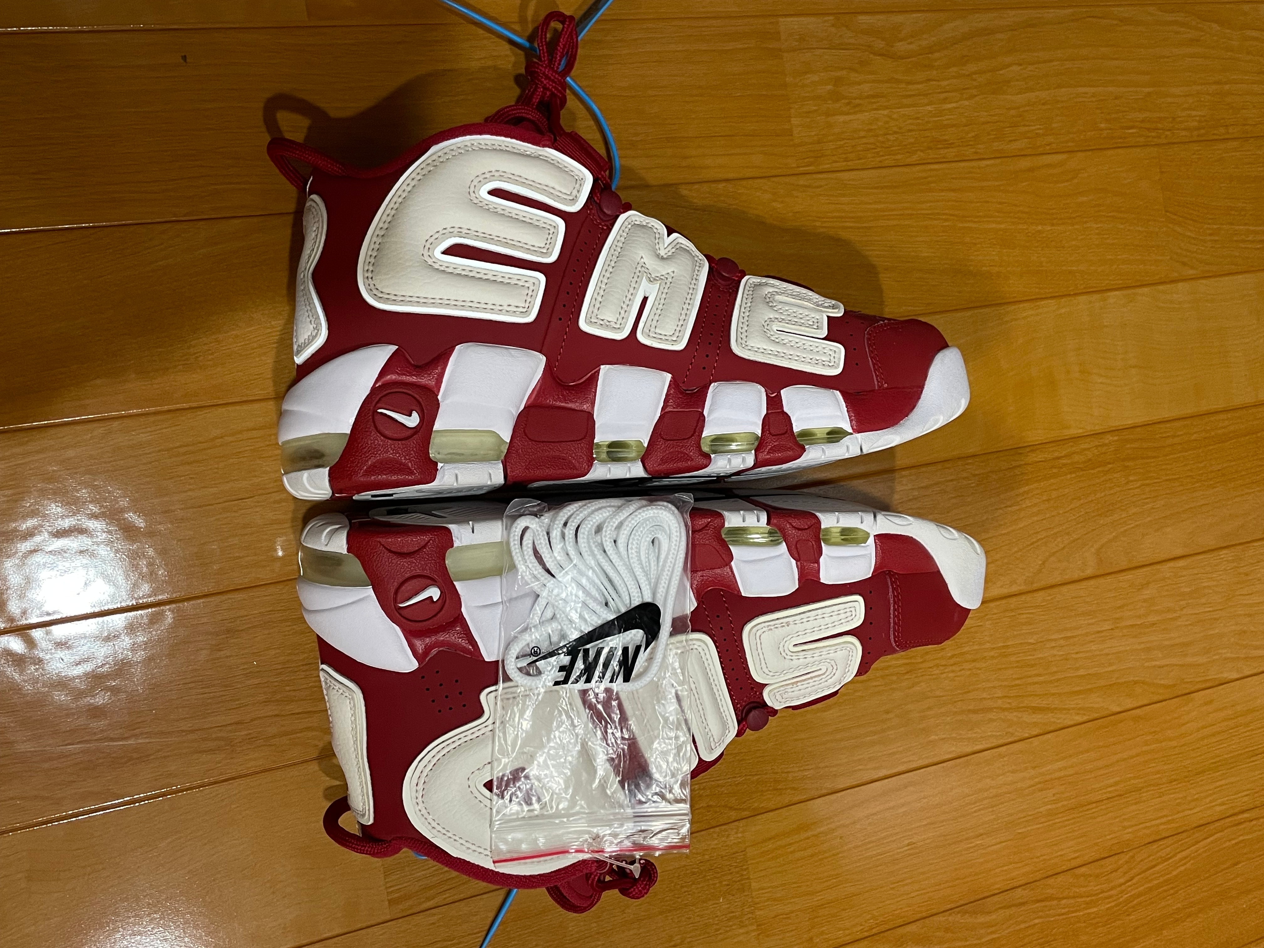 シュプリーム × ナイキ エアモアアップテンポ "ホワイト/レッド"