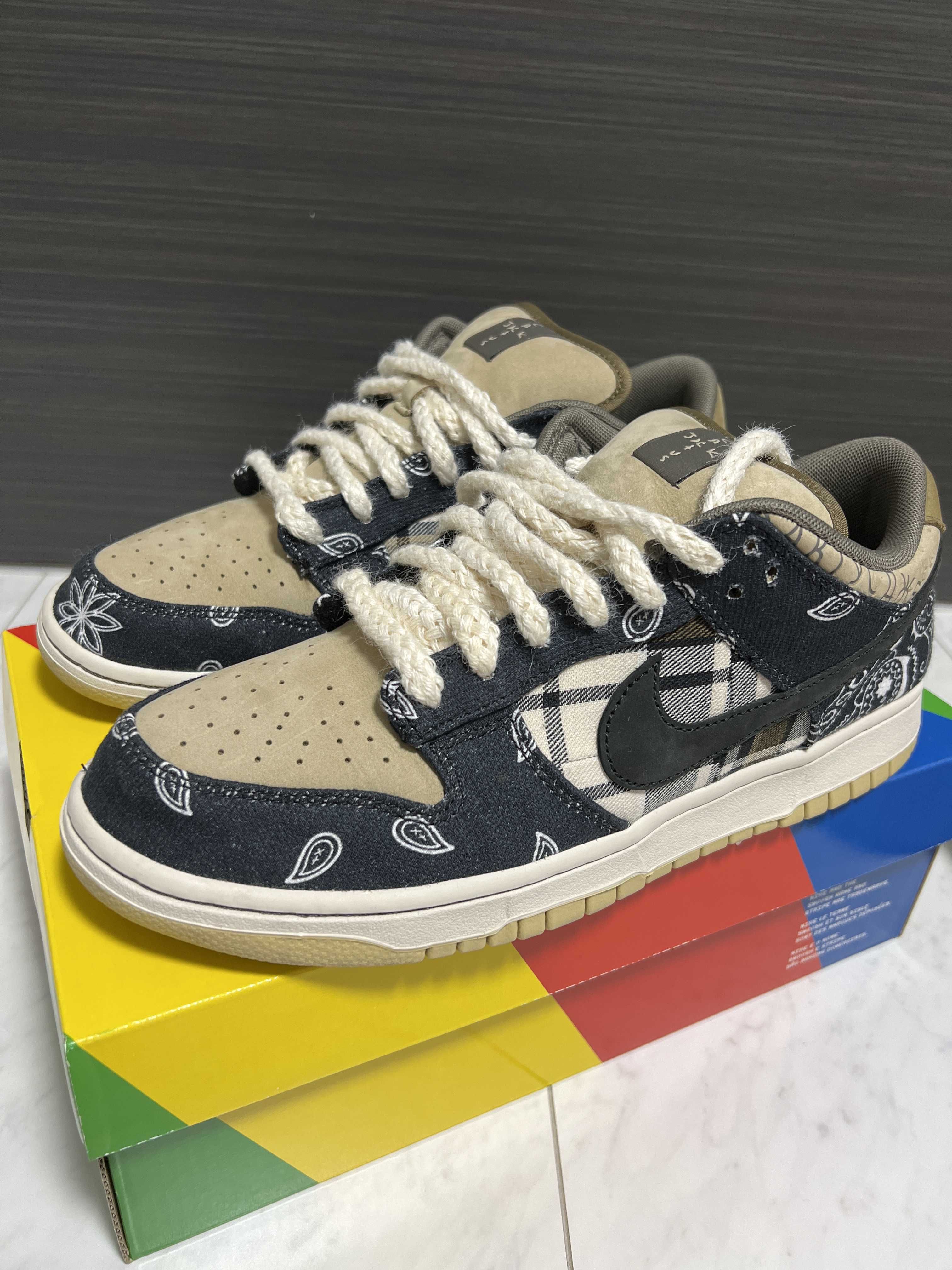 Travis Scott × Nike SB Dunk Low "Black/Parachute Beige"