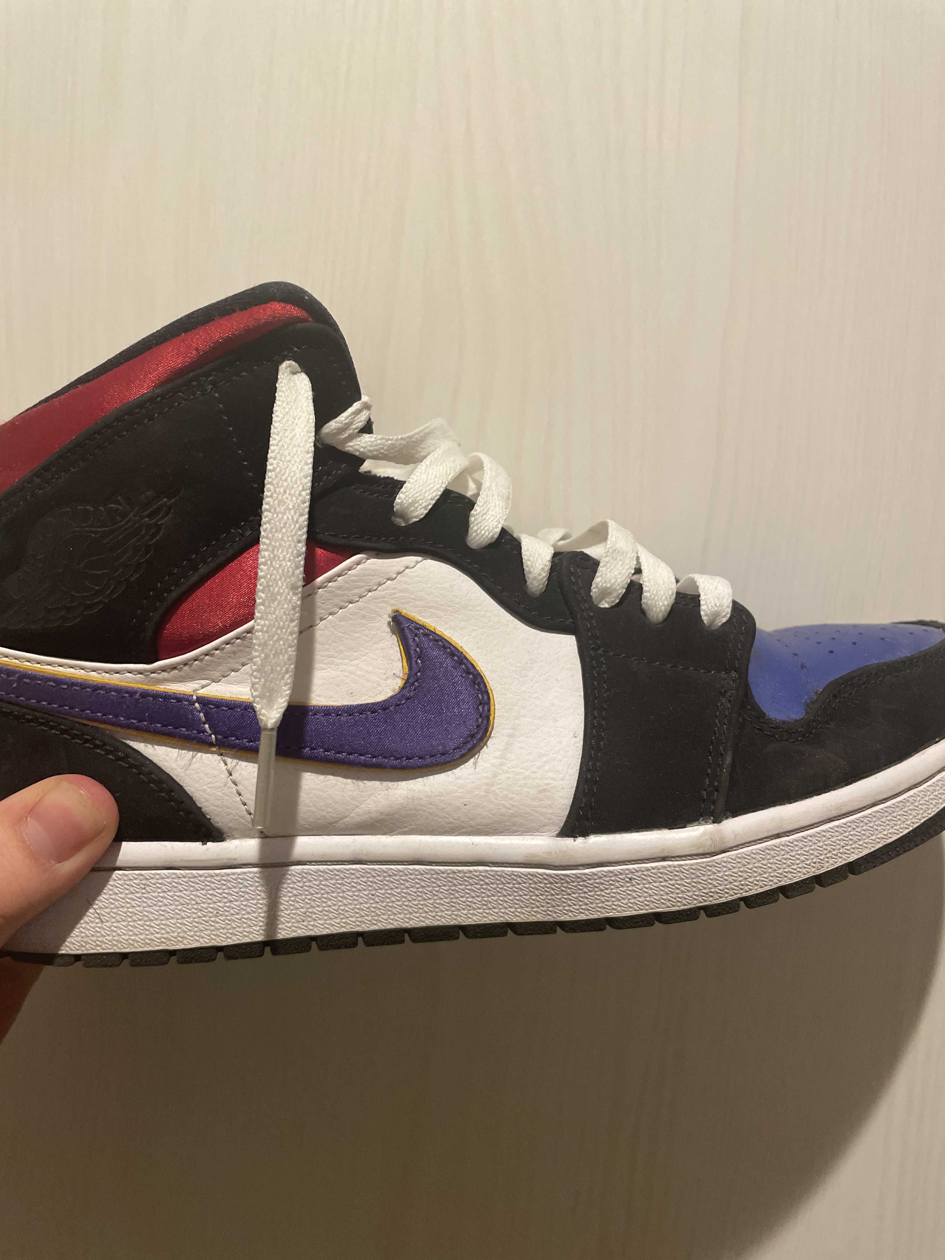 NIKE AIR JORDAN 1 MID "LAKERS TOP 3"