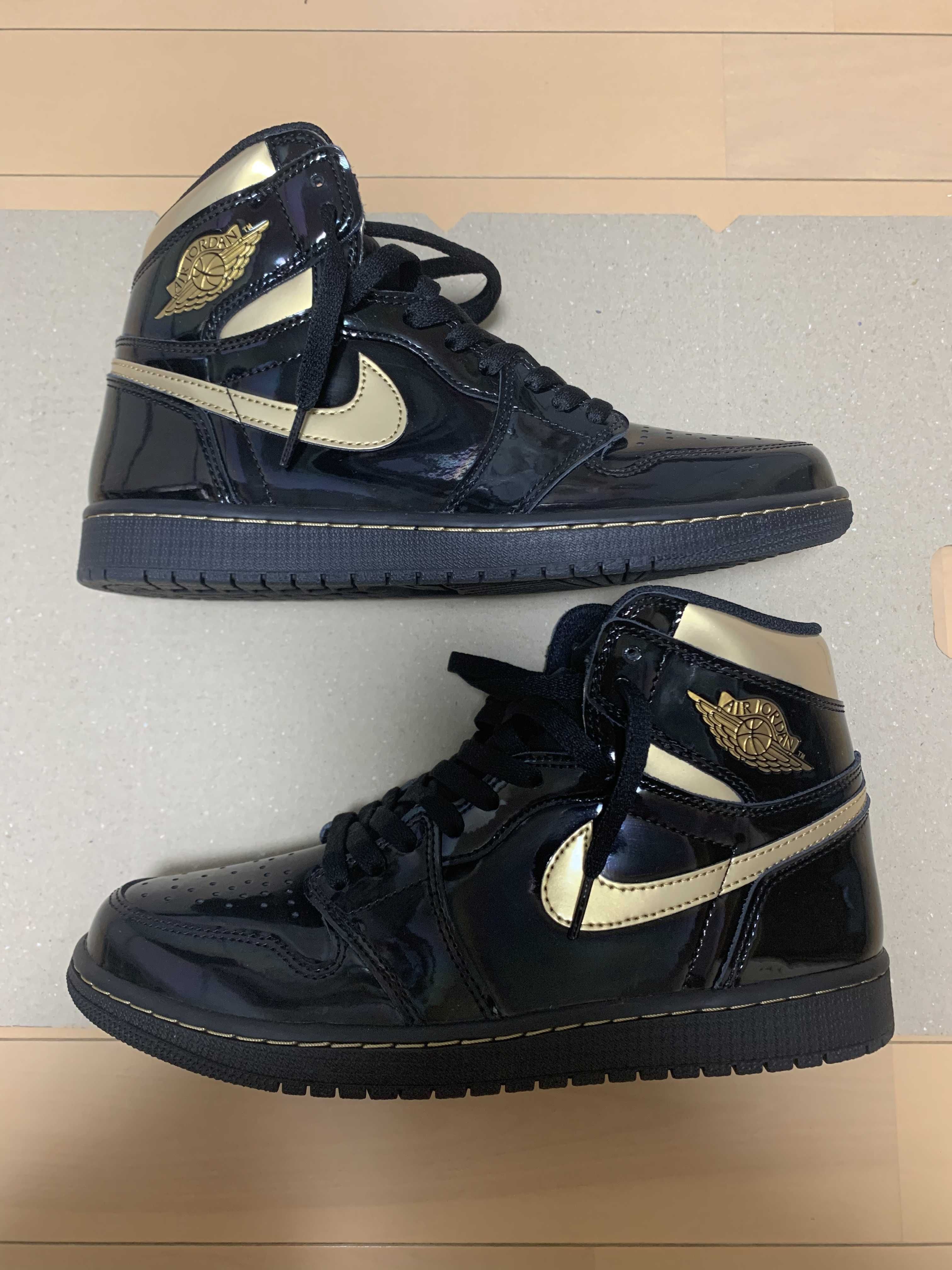 Nike Air Jordan 1 High OG "Black-Metalic Gold"