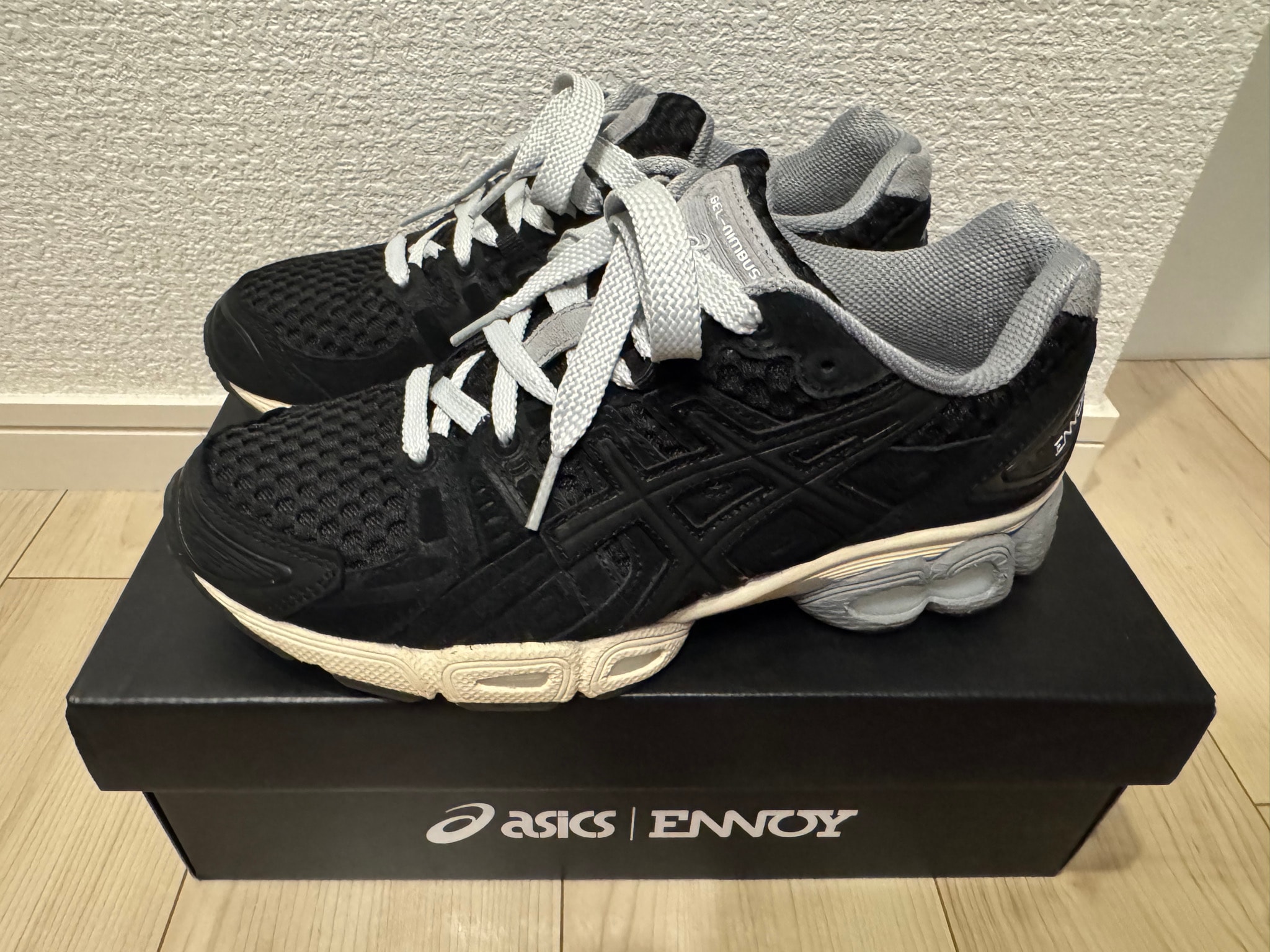 ENNOY × Asics Gel-Nimbus 9 "Black/Sheet Rock" (1201A986-002)