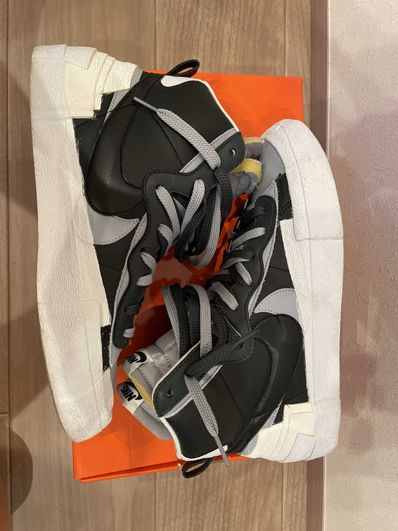 sacai × NIKE BLAZER MID "BLACK/WOLF GREY/WHITE"