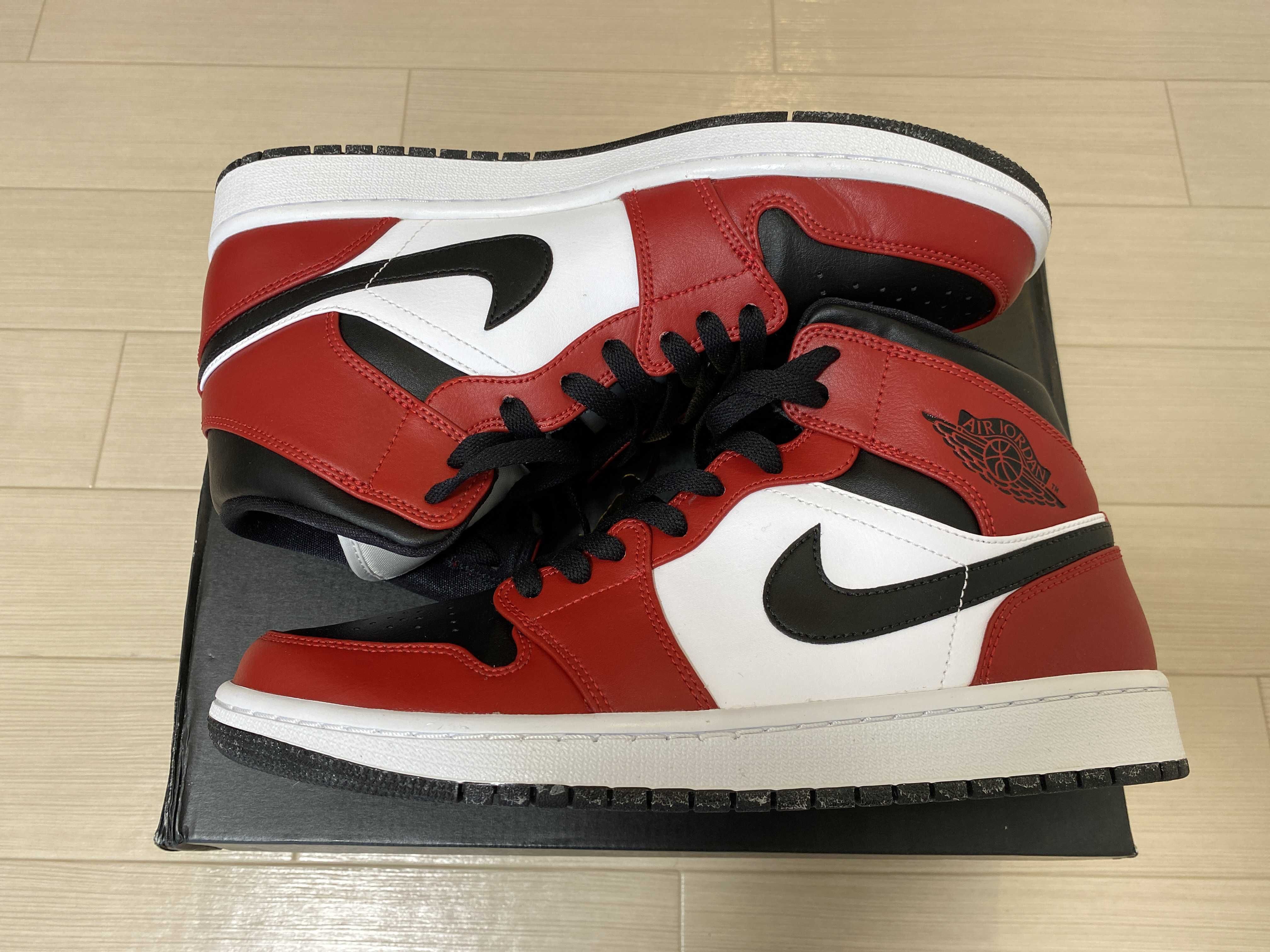 Nike Air Jordan 1 Mid "Chicago Black Toe"