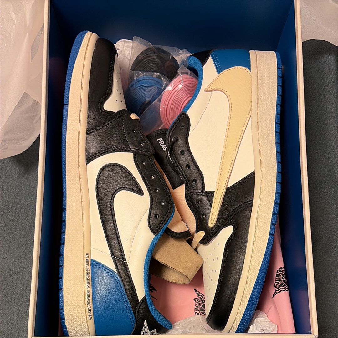 Travis Scott × fragment design × Nike Air Jordan 1 Low OG SP "Military Blue"