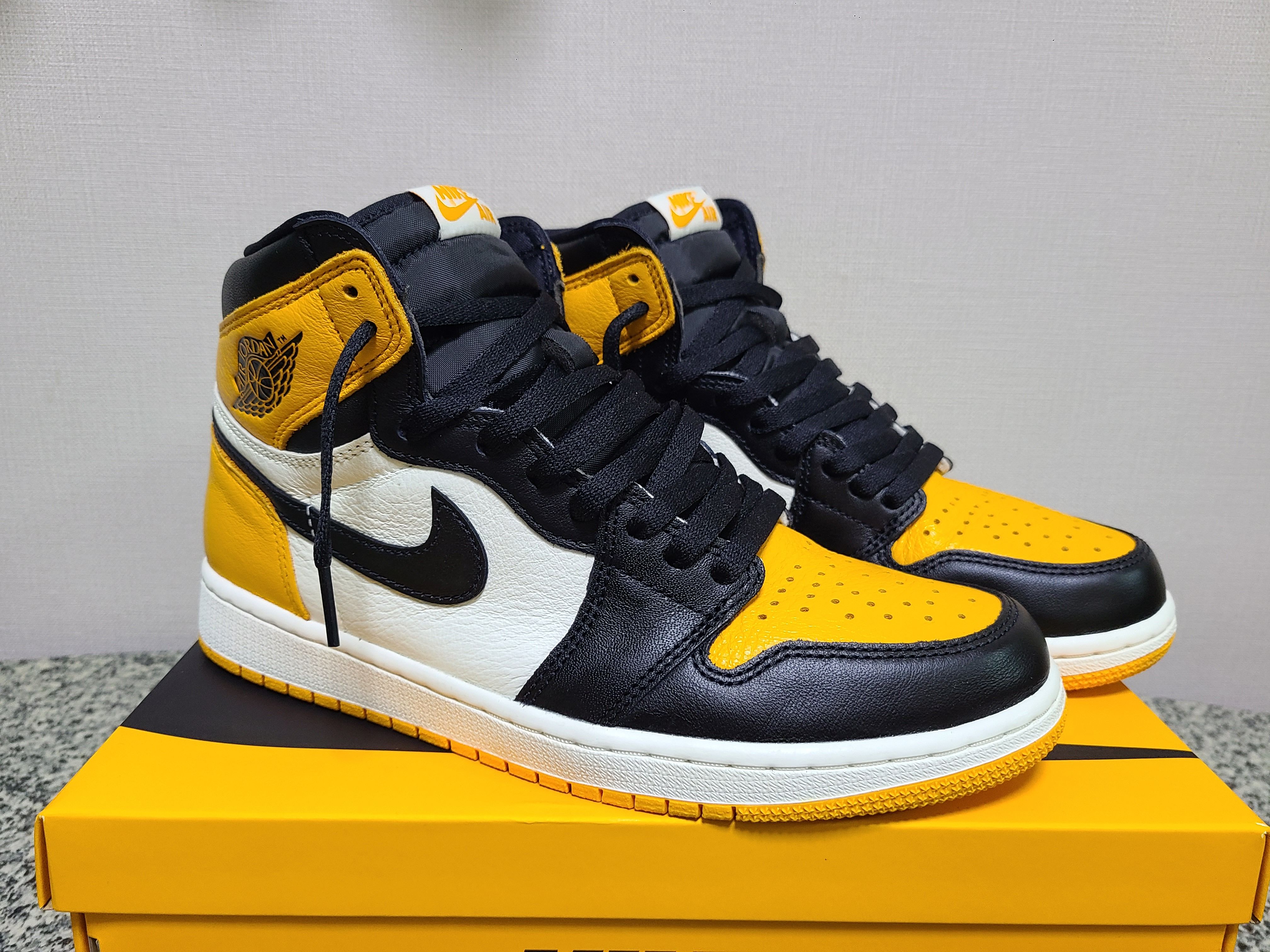 Nike Air Jordan 1 Retro High OG "Taxi"