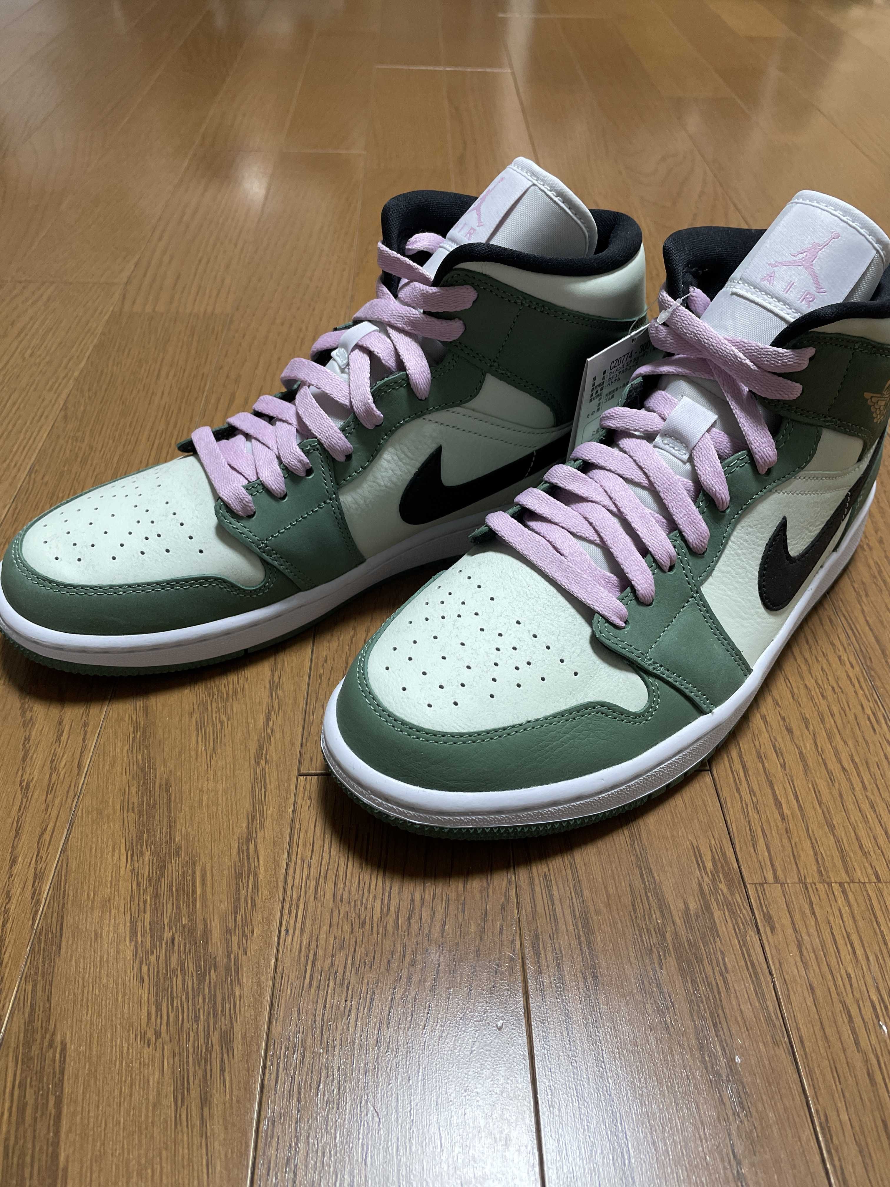 NIKE Women's AIR JORDAN 1 MID SE "DUTCH GREEN"