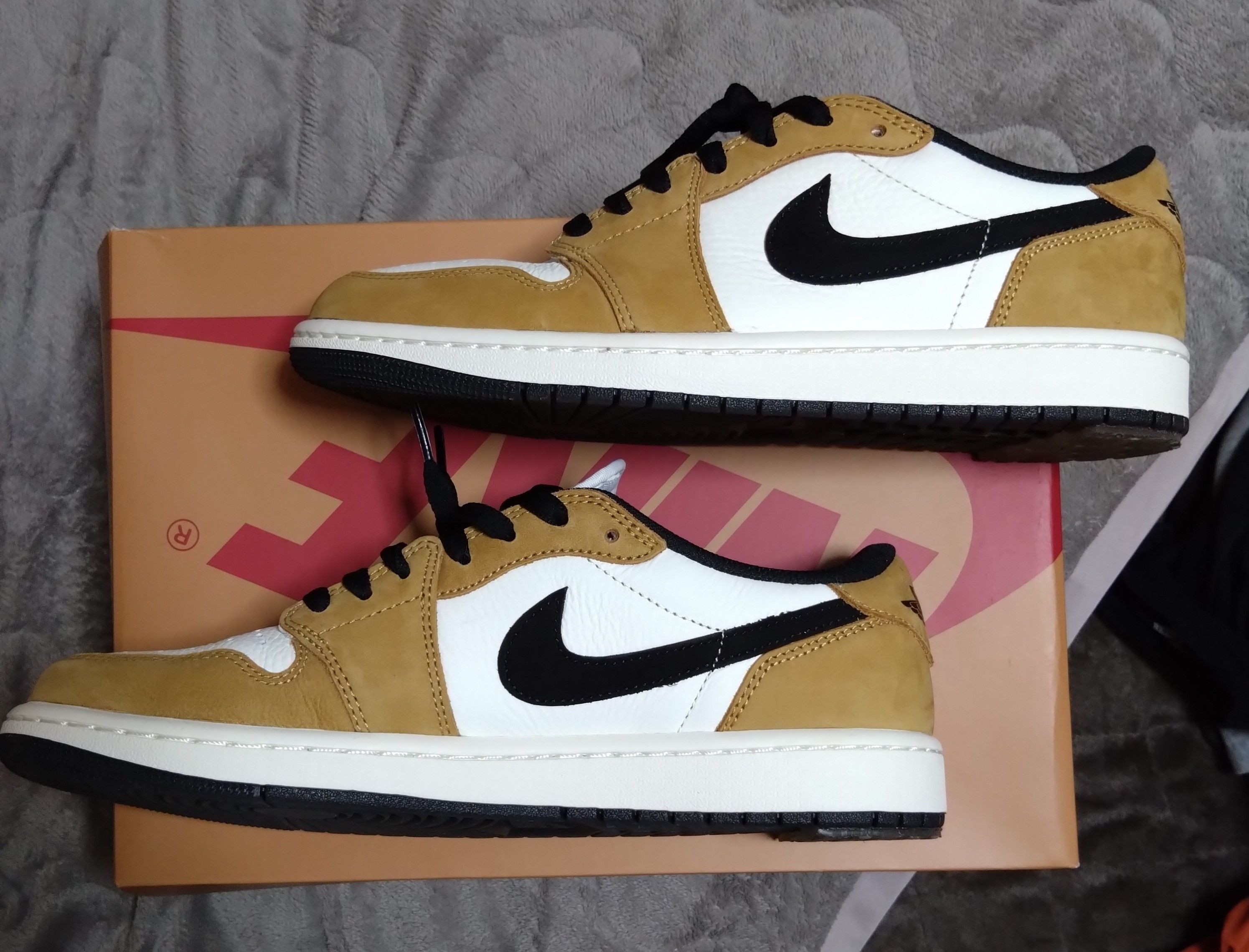 Nike Air Jordan 1 Low OG "Rookie of the Year/Sail and Golden Harvest"