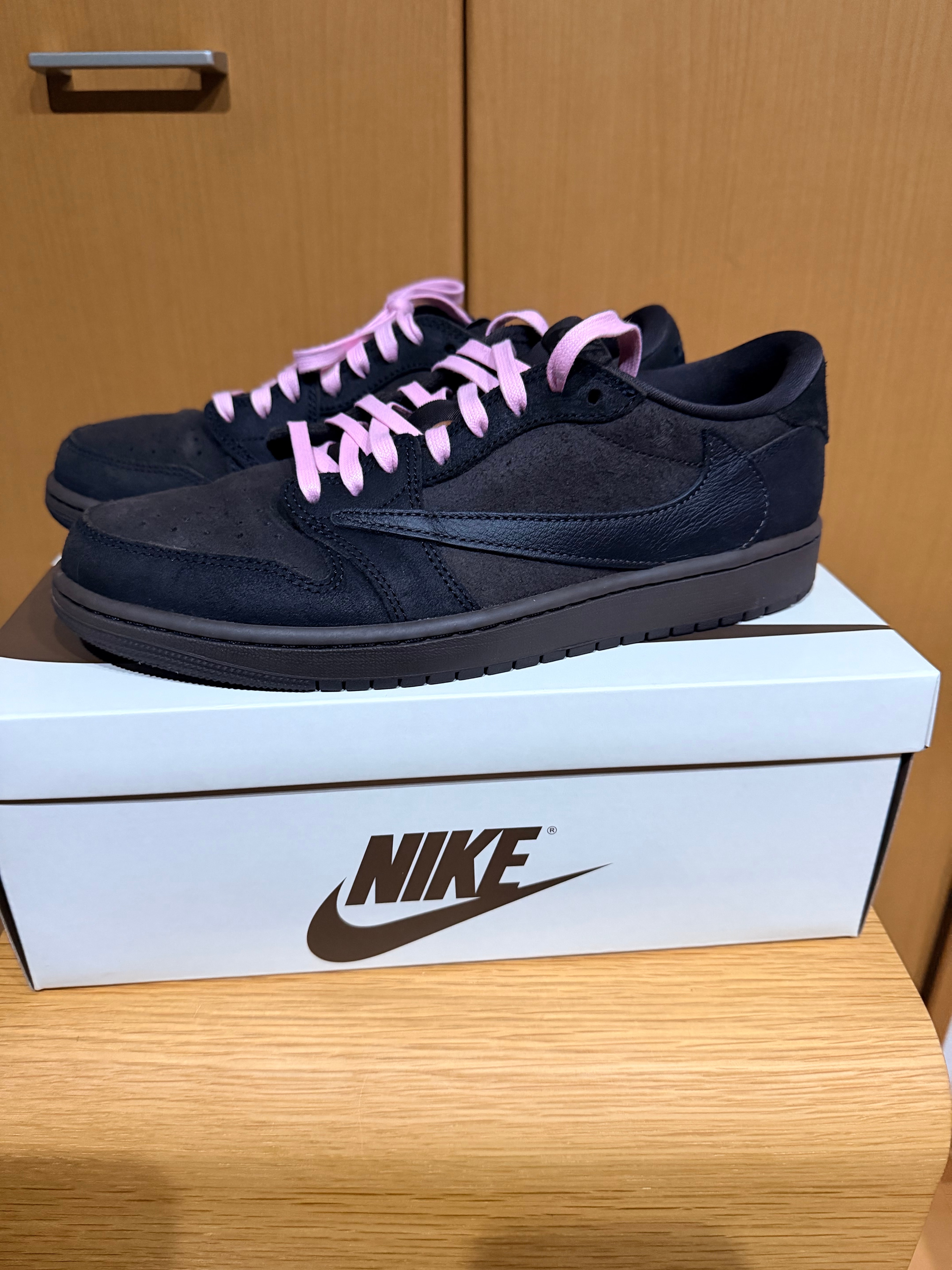 トラヴィススコット × ナイキ エアジョーダン1 ロー OG SP "ベルベットブラウン アンド ダークモカ"