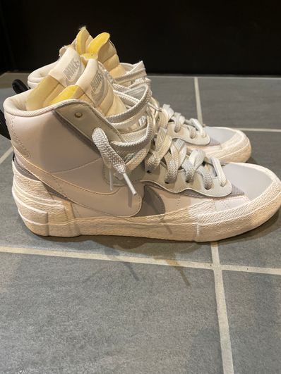 sacai × NIKE BLAZER MID "WHITE/WOLF GREY"