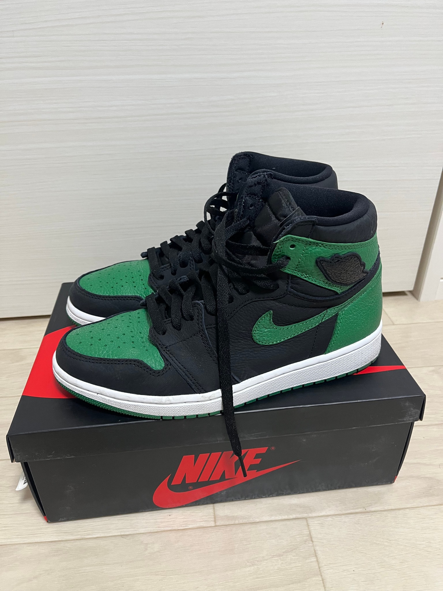 Nike Air Jordan 1 Retro High OG "Black/Pine Green" (2020)