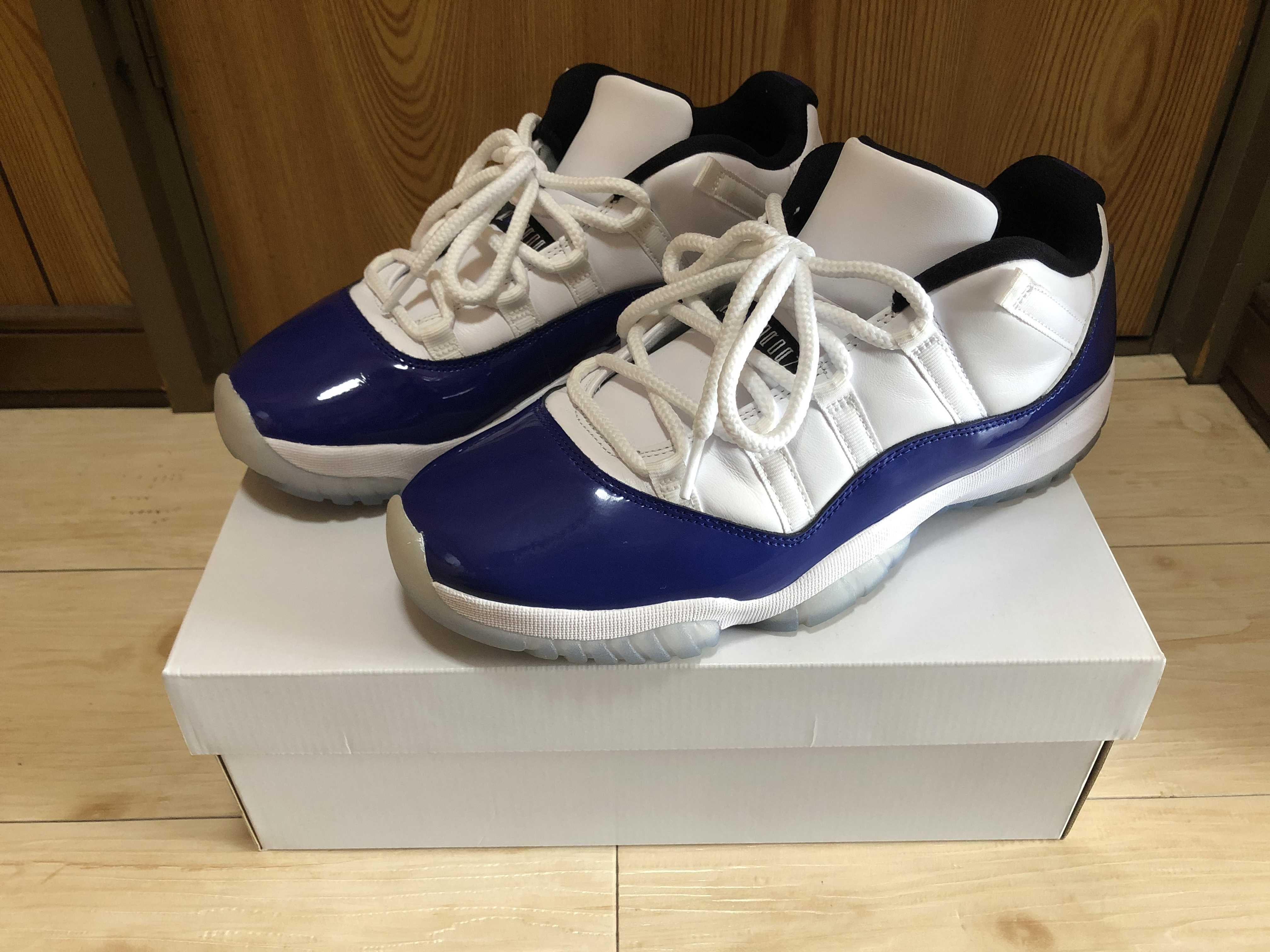 NIKE Women's AIR JORDAN 11 LOW "CONCORD SKETCH"