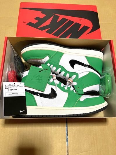 Nike Women's Air Jordan 1 High OG "Lucky Green/White-Sail-Black"