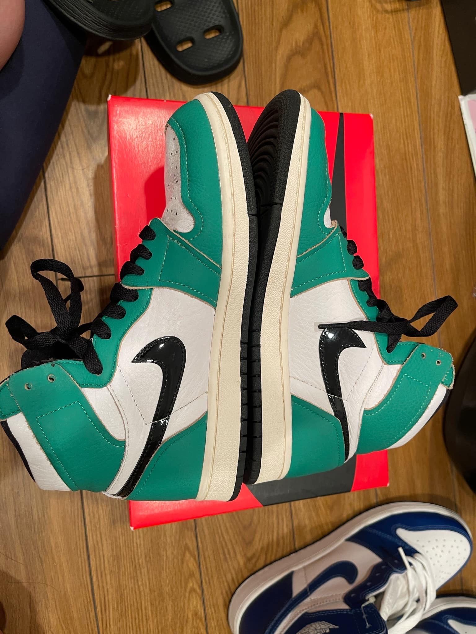 Nike Women's Air Jordan 1 High OG "Lucky Green/White-Sail-Black"